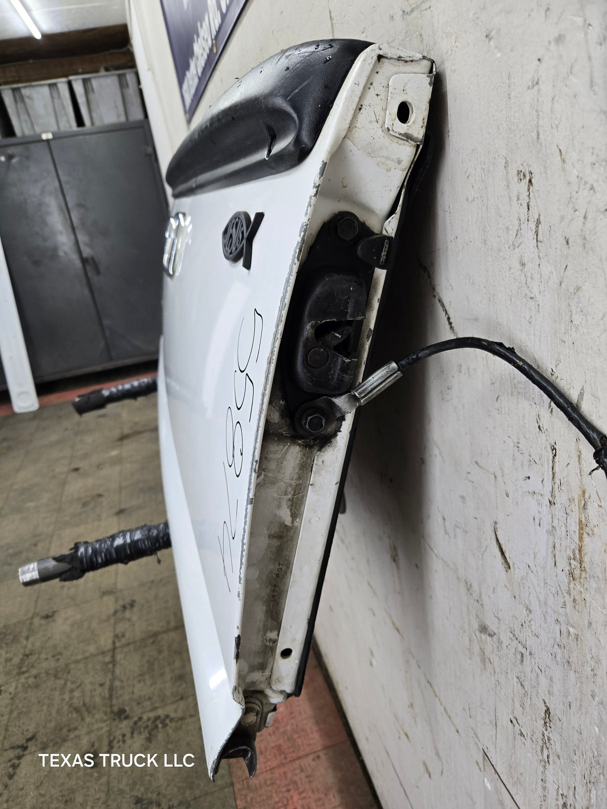 1999-2007 Chevrolet Silverado / GMC Sierra 1500 2500 3500 Tailgate - Summit White