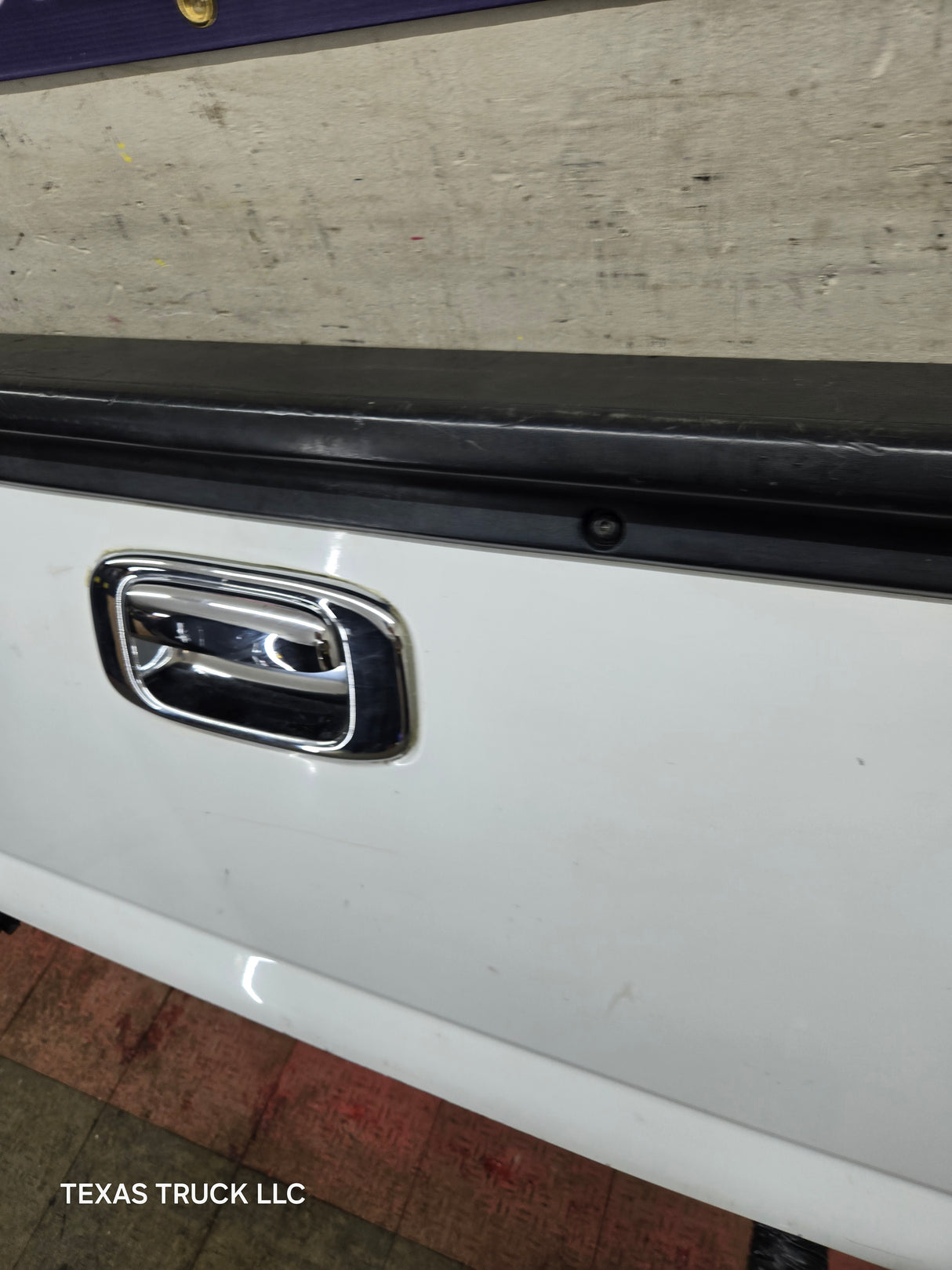 1999-2007 Chevrolet Silverado / GMC Sierra 1500 2500 3500 Tailgate - Summit White