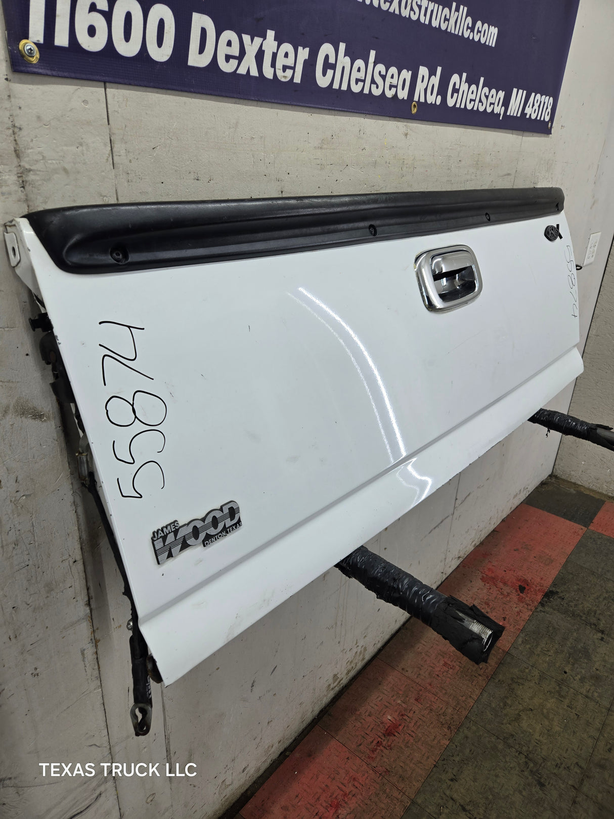 1999-2007 Chevrolet Silverado / GMC Sierra 1500 2500 3500 Tailgate - Summit White