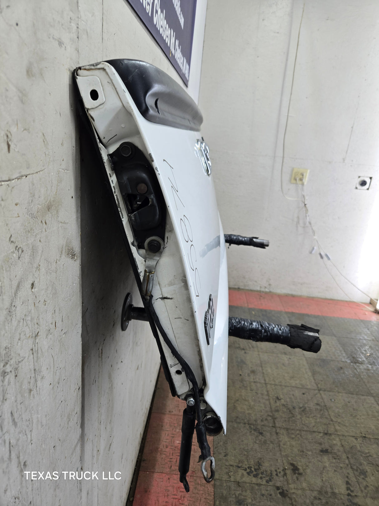 1999-2007 Chevrolet Silverado / GMC Sierra 1500 2500 3500 Tailgate - Summit White