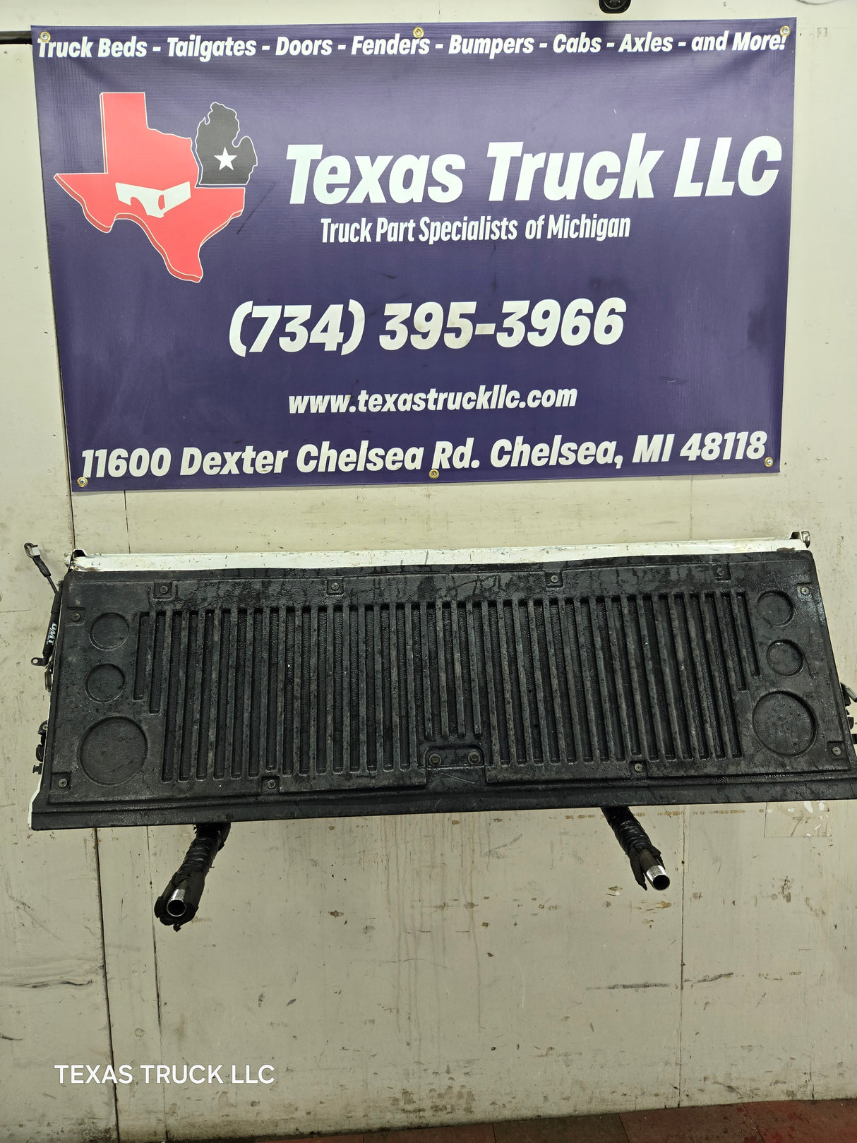 1999-2007 Chevrolet Silverado / GMC Sierra 1500 2500 3500 Tailgate - Summit White