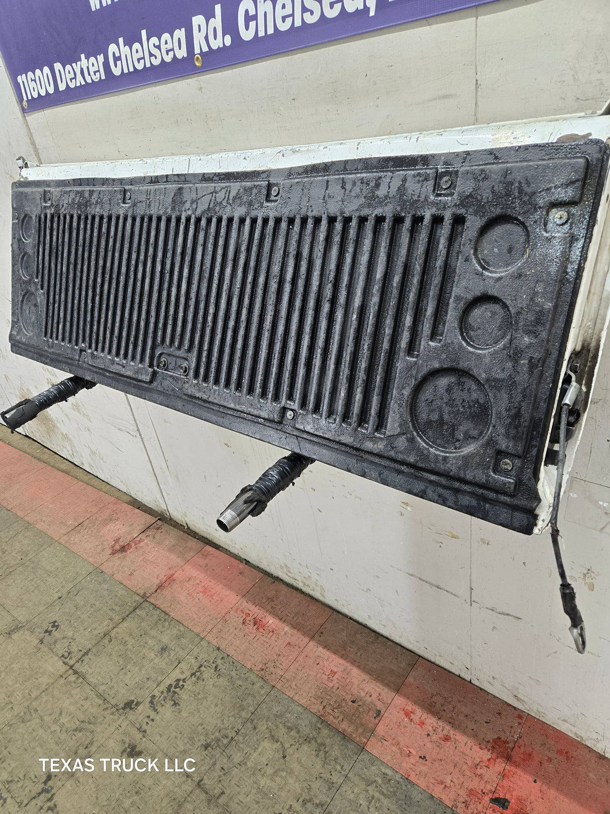 1999-2007 Chevrolet Silverado / GMC Sierra 1500 2500 3500 Tailgate - Summit White