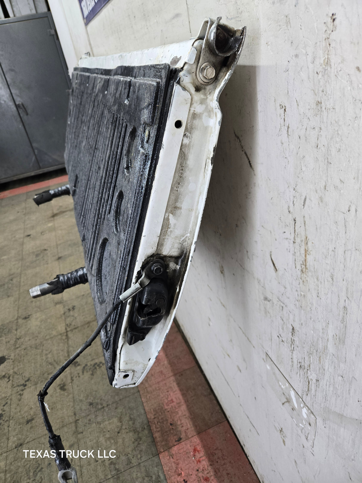 1999-2007 Chevrolet Silverado / GMC Sierra 1500 2500 3500 Tailgate - Summit White