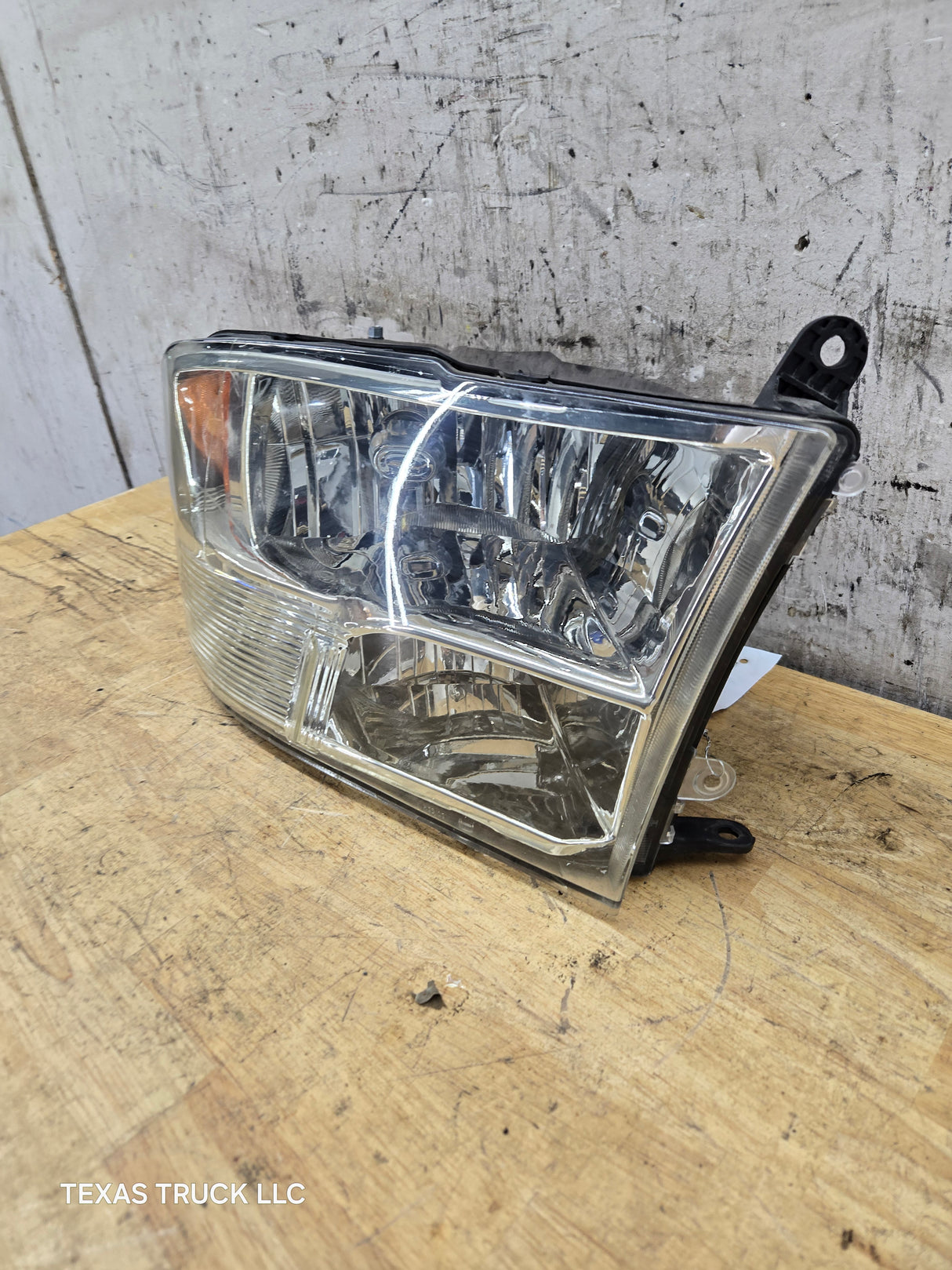 2013-2024 Dodge Ram 4th gen 1500 2500 3500 RH Passenger Side Headlight