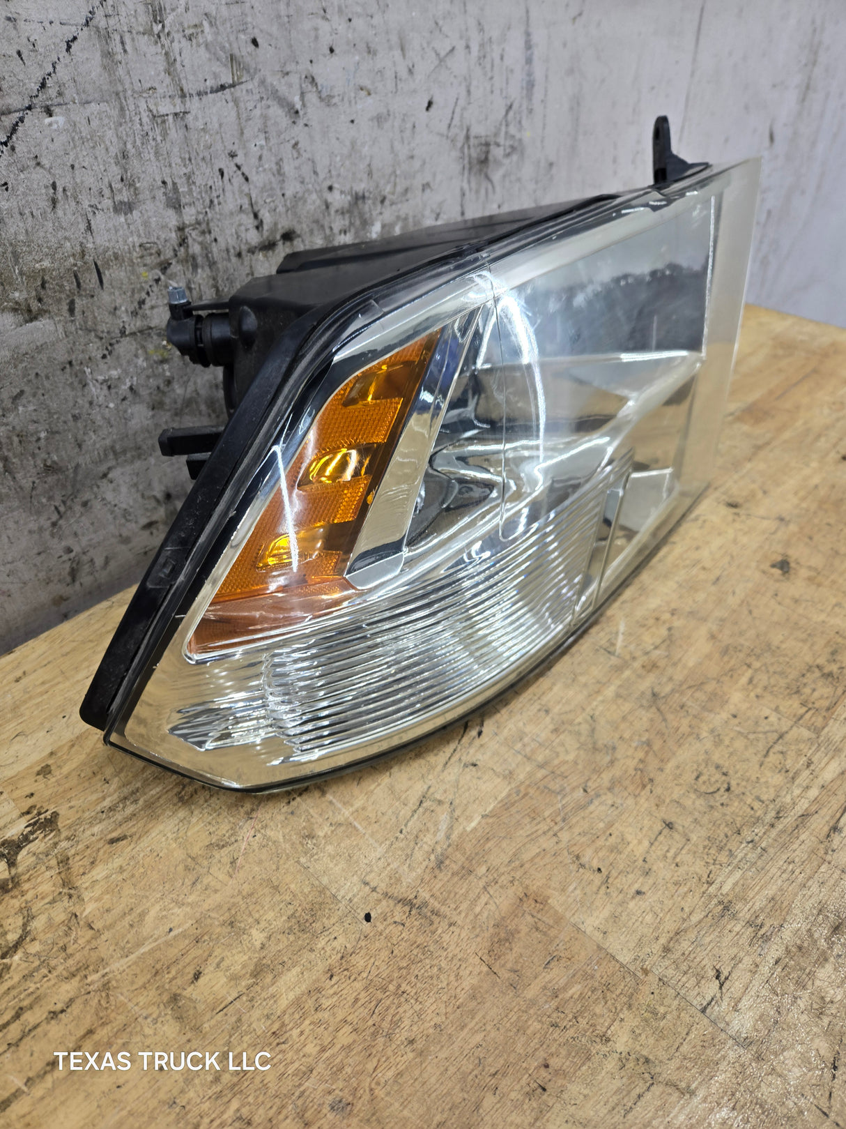 2013-2024 Dodge Ram 4th gen 1500 2500 3500 RH Passenger Side Headlight