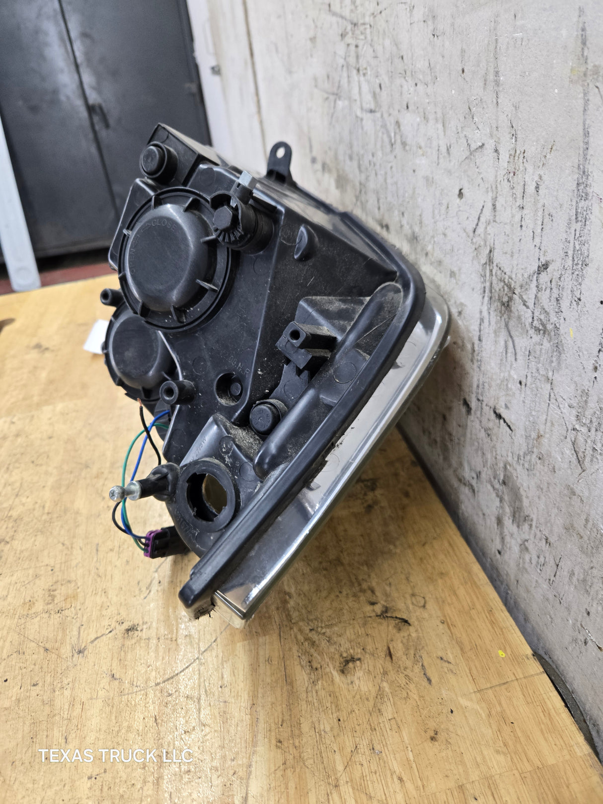 2013-2024 Dodge Ram 4th gen 1500 2500 3500 RH Passenger Side Headlight