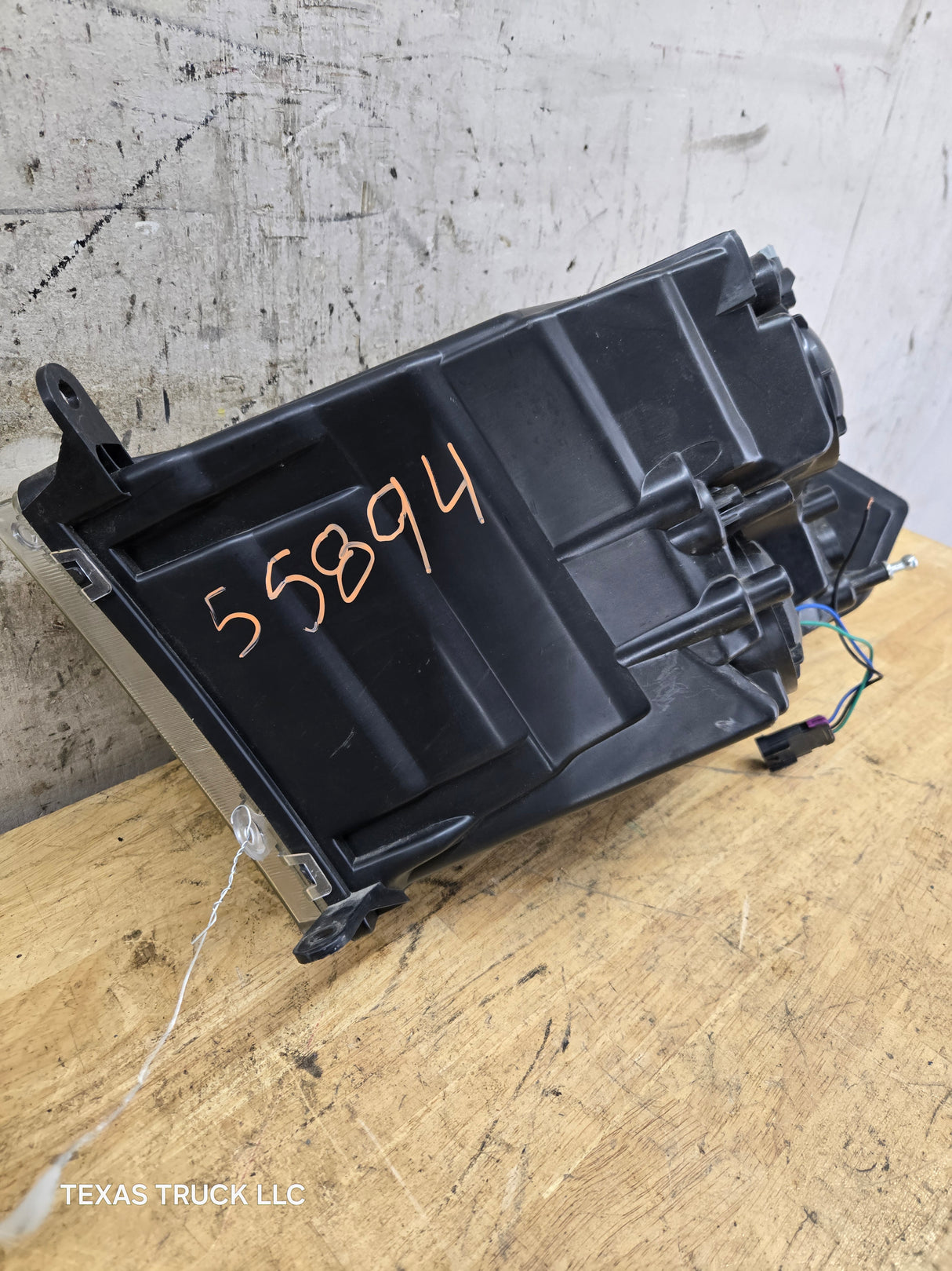 2013-2024 Dodge Ram 4th gen 1500 2500 3500 RH Passenger Side Headlight