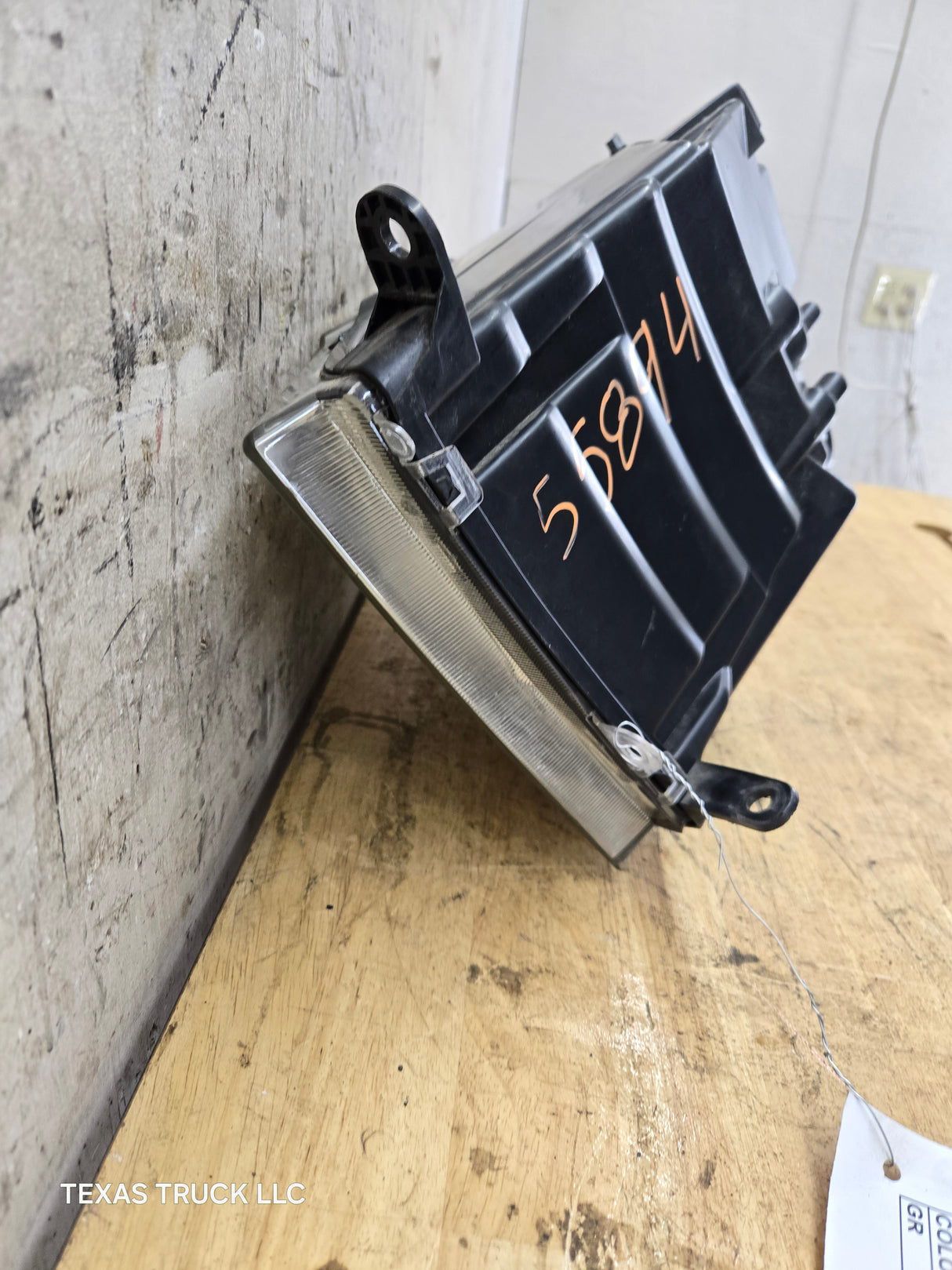 2013-2024 Dodge Ram 4th gen 1500 2500 3500 RH Passenger Side Headlight