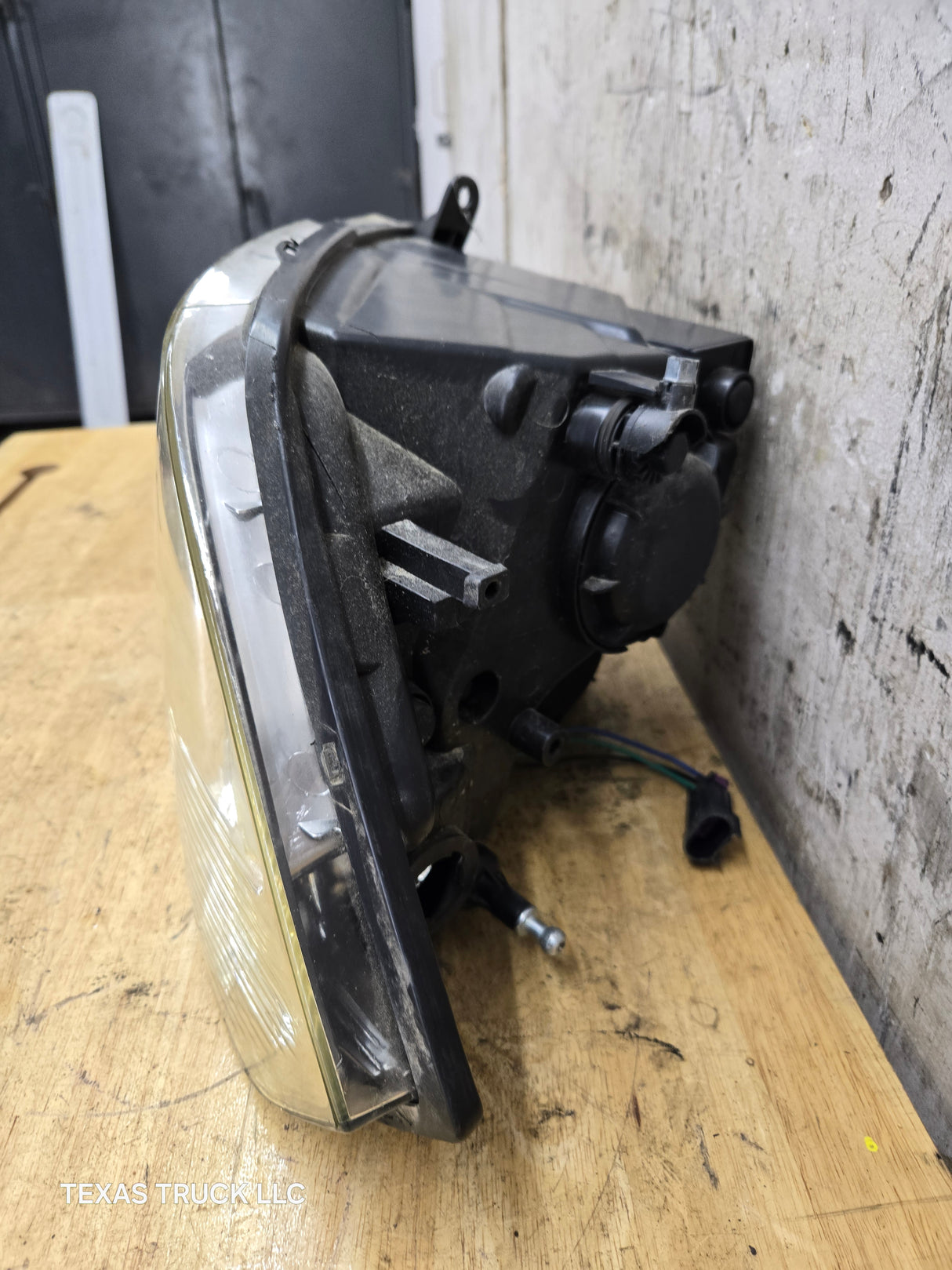 2013-2024 Dodge Ram 4th gen 1500 2500 3500 LH Driver Side Headlight