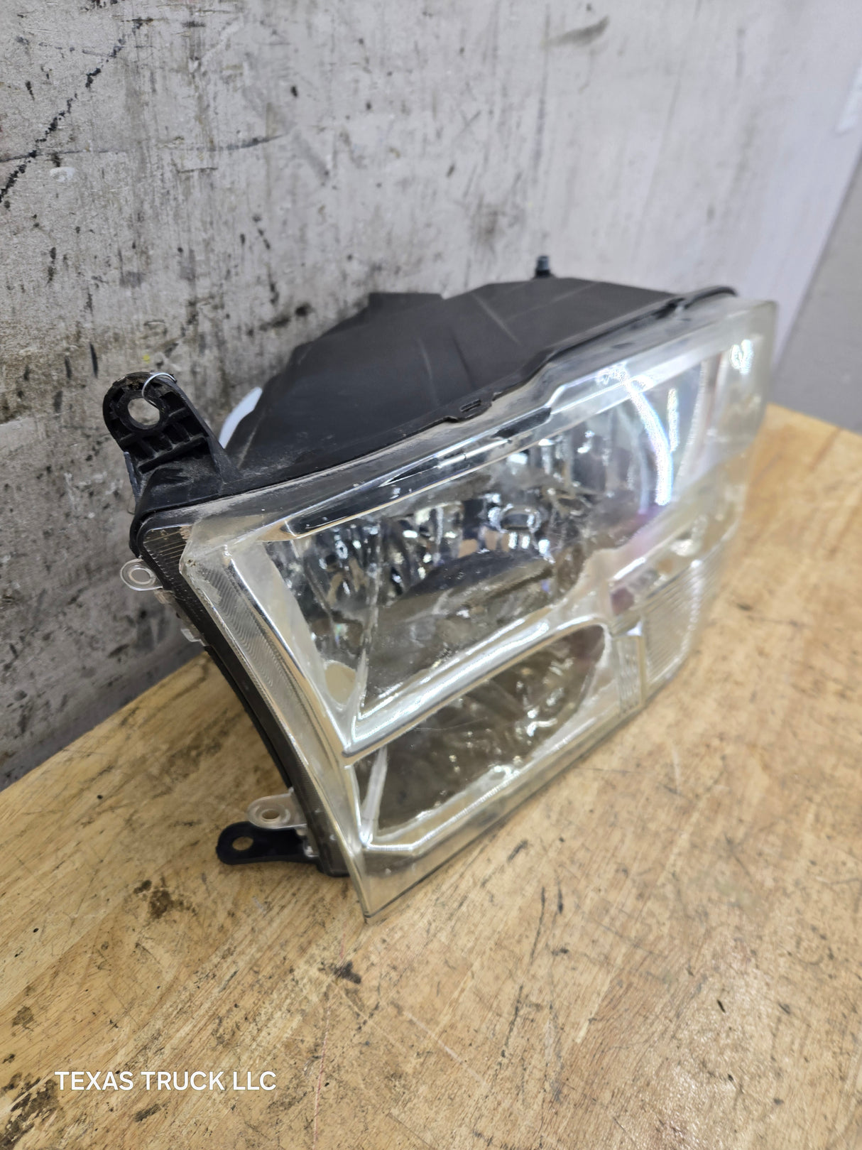 2013-2024 Dodge Ram 4th gen 1500 2500 3500 LH Driver Side Headlight