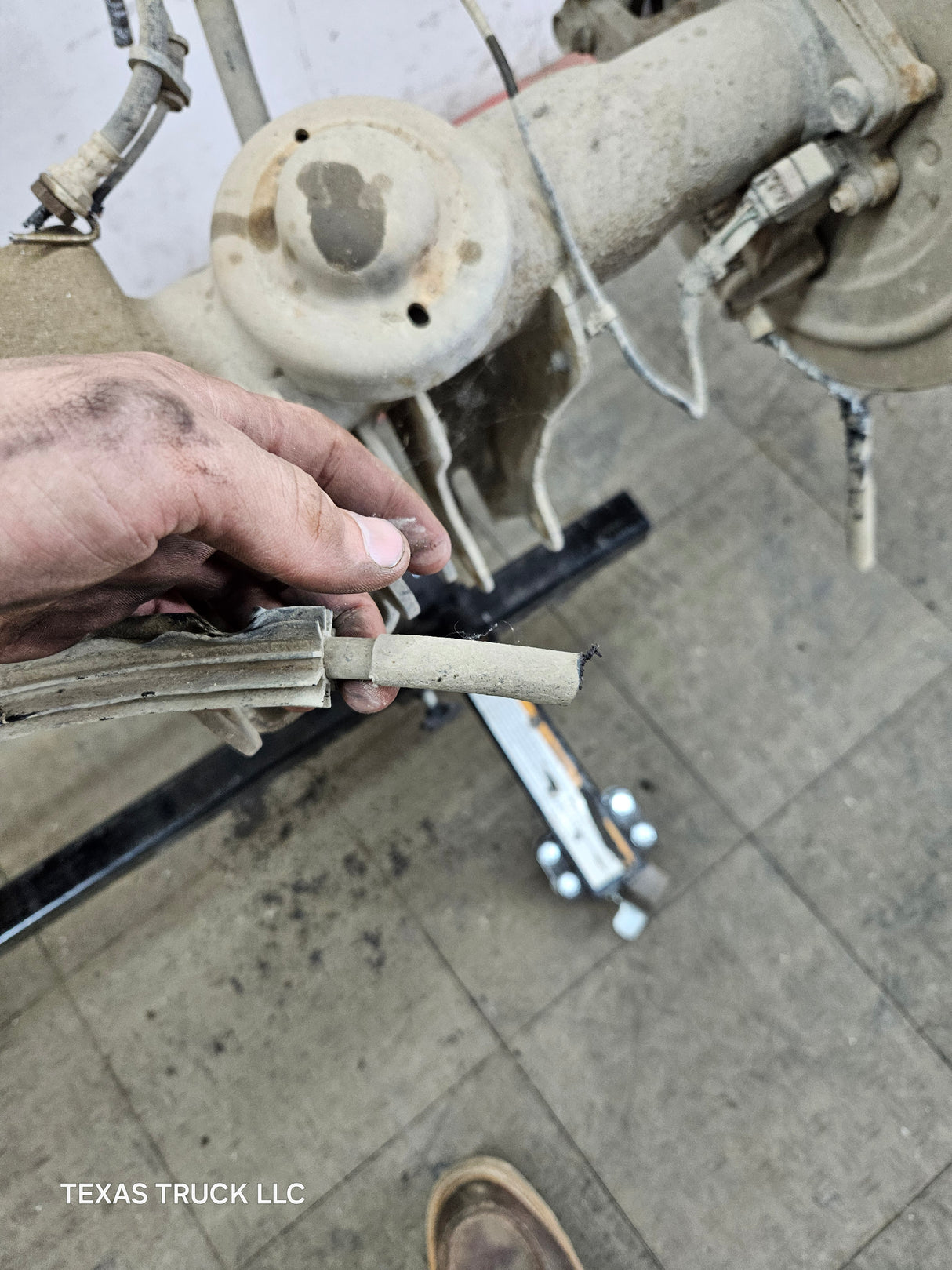 2009-2010 Dodge Ram 1500 3.92 9.25" Ratio OEM Rear Axle Rear End 4th Gen