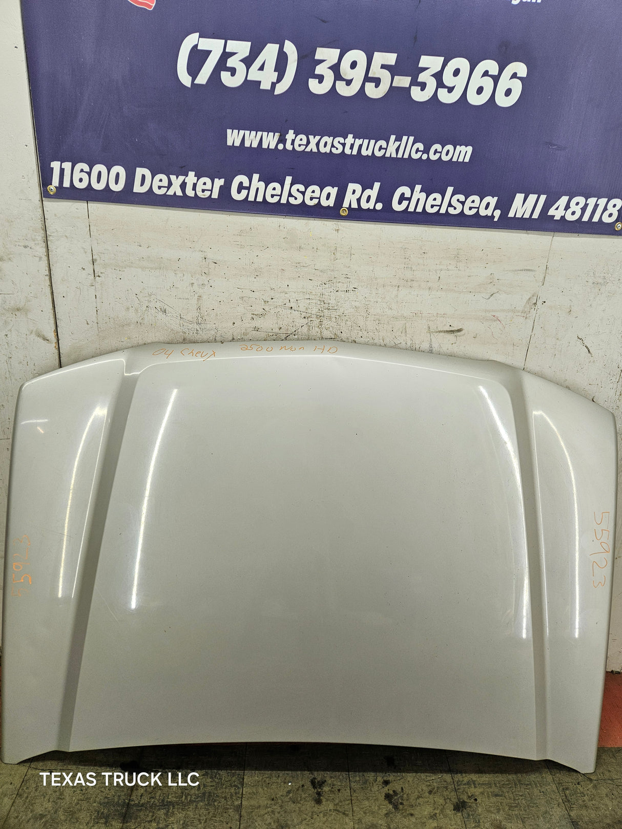 2003-2006 Chevrolet Silverado 1500 2500 'Cateye' Hood