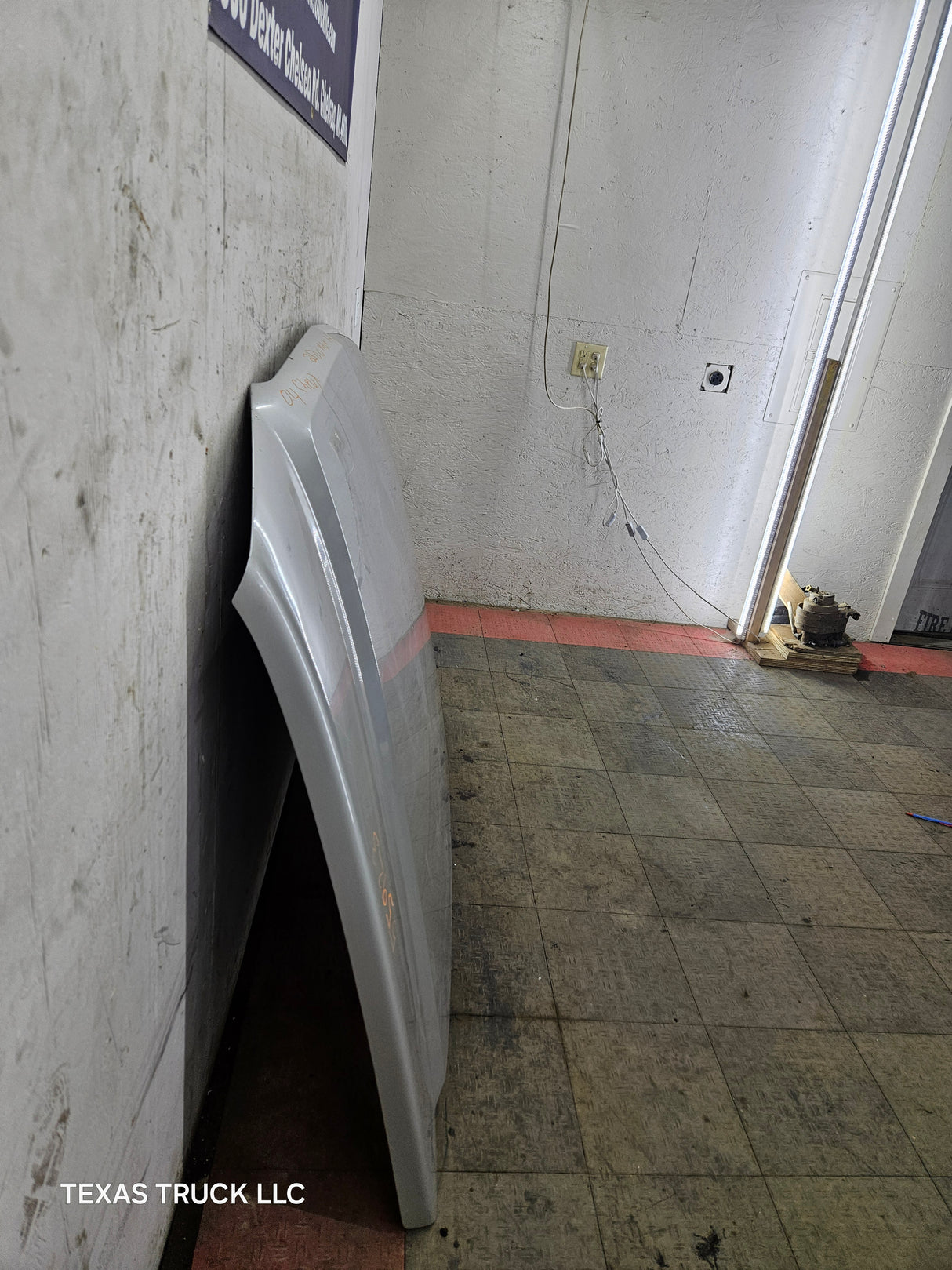 2003-2006 Chevrolet Silverado 1500 2500 'Cateye' Hood