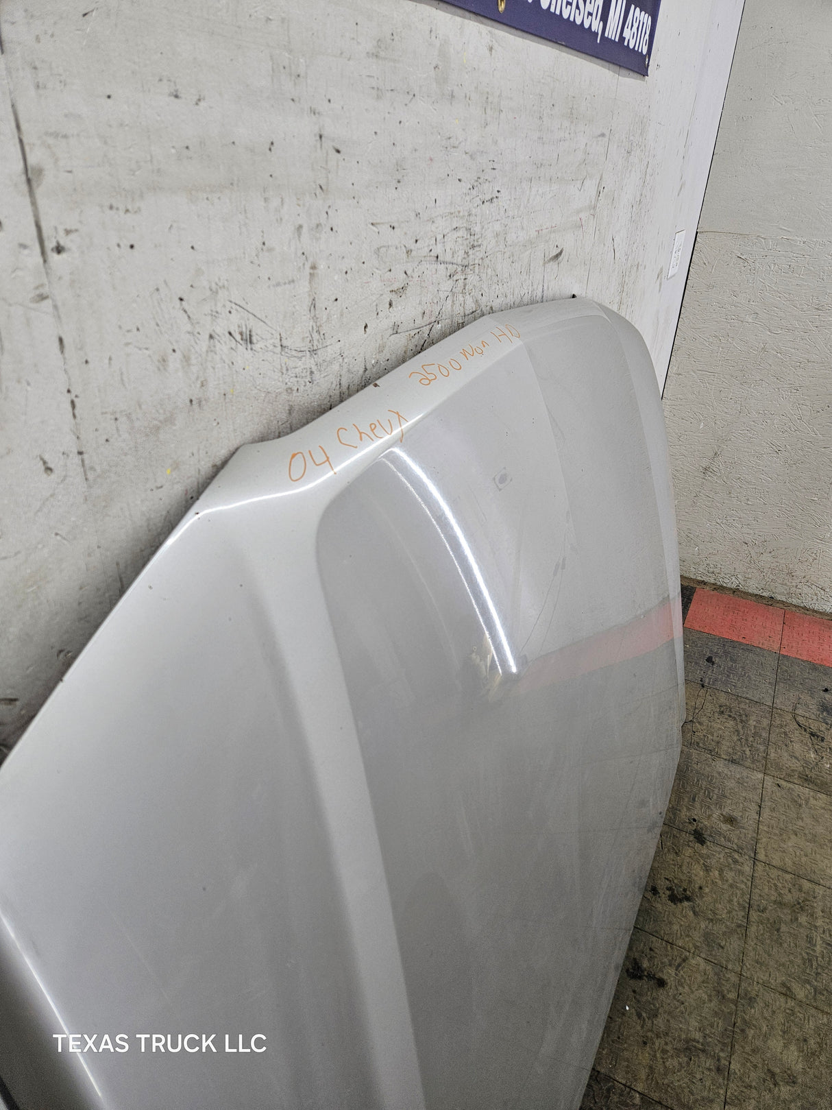 2003-2006 Chevrolet Silverado 1500 2500 'Cateye' Hood