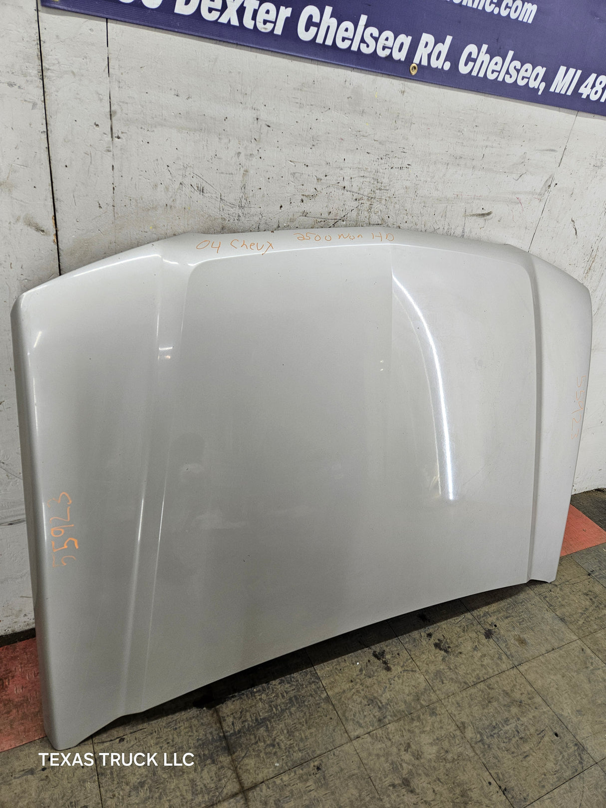 2003-2006 Chevrolet Silverado 1500 2500 'Cateye' Hood