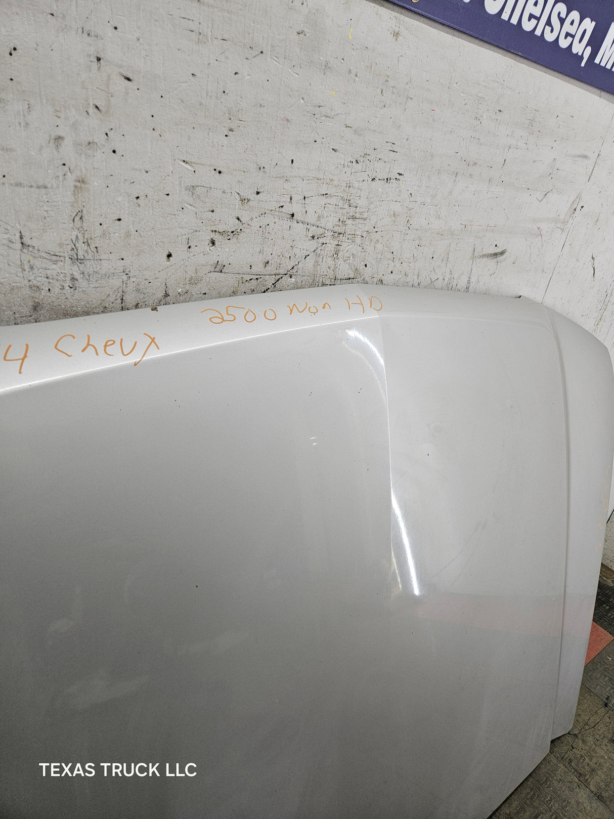 2003-2006 Chevrolet Silverado 1500 2500 'Cateye' Hood