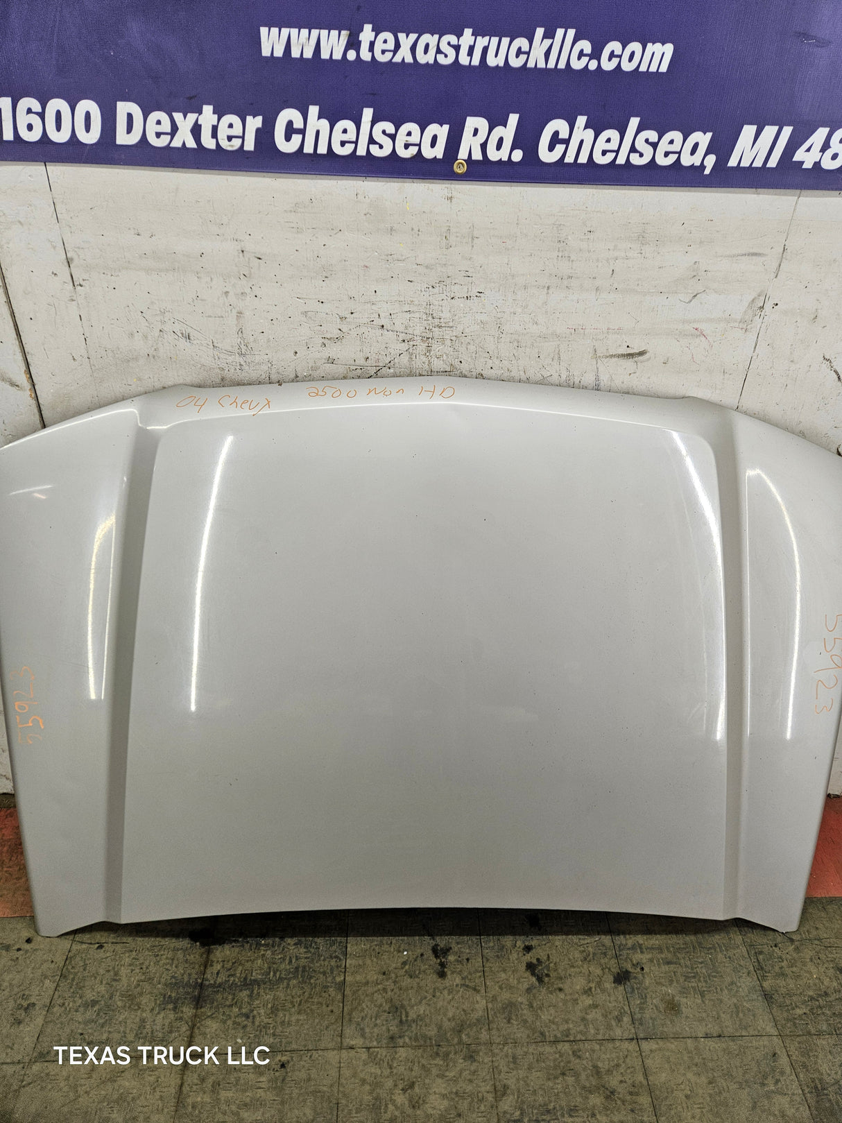 2003-2006 Chevrolet Silverado 1500 2500 'Cateye' Hood
