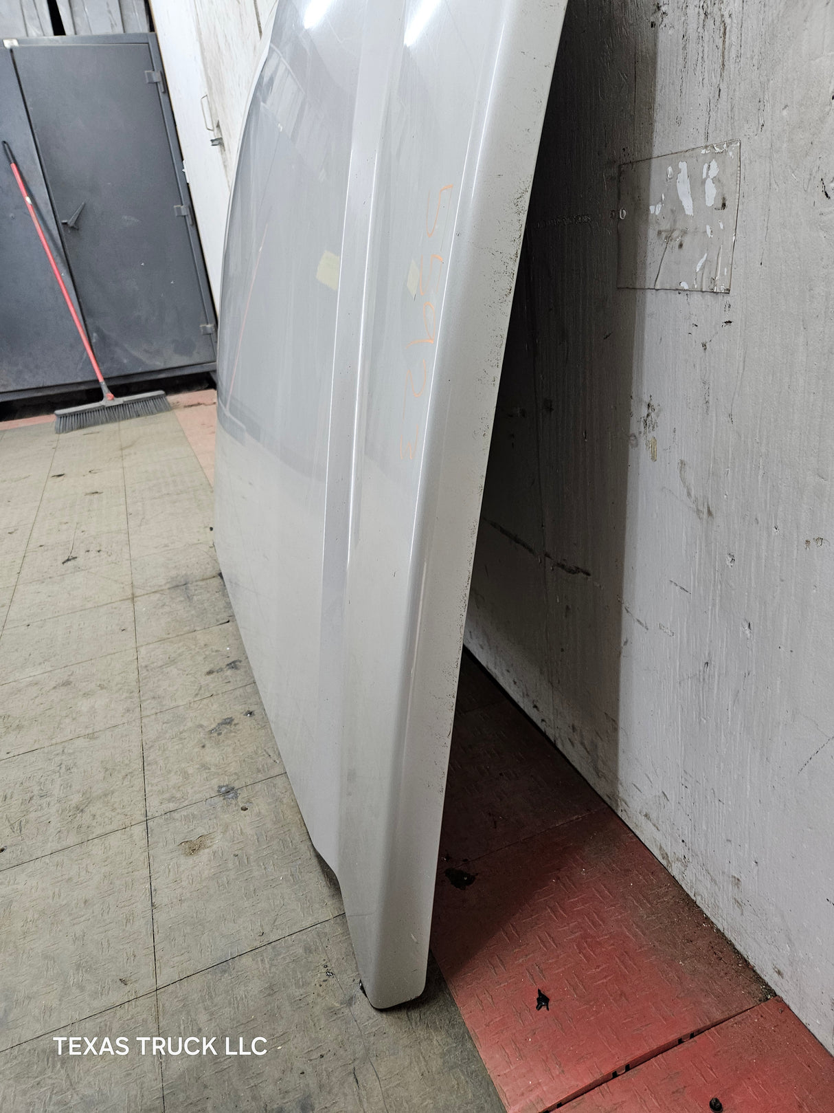 2003-2006 Chevrolet Silverado 1500 2500 'Cateye' Hood