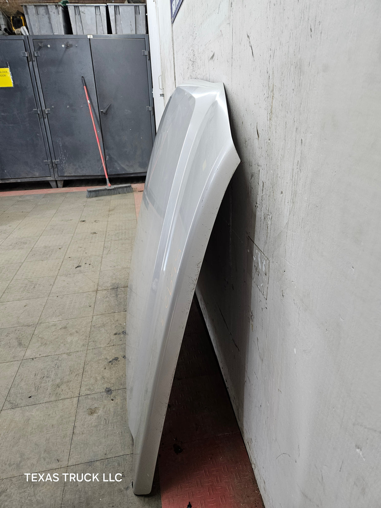 2003-2006 Chevrolet Silverado 1500 2500 'Cateye' Hood