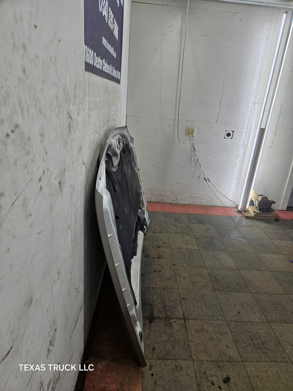 2003-2006 Chevrolet Silverado 1500 2500 'Cateye' Hood