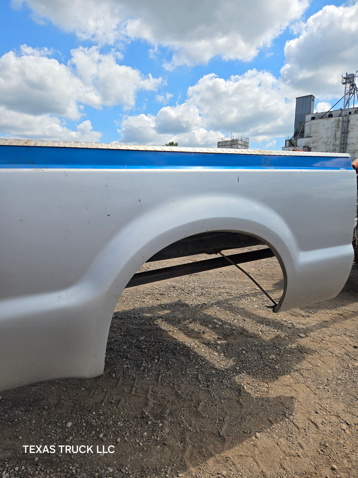 1999-2010 Ford Super Duty F250 F350 6' 9" Short Truck Bed - Silver