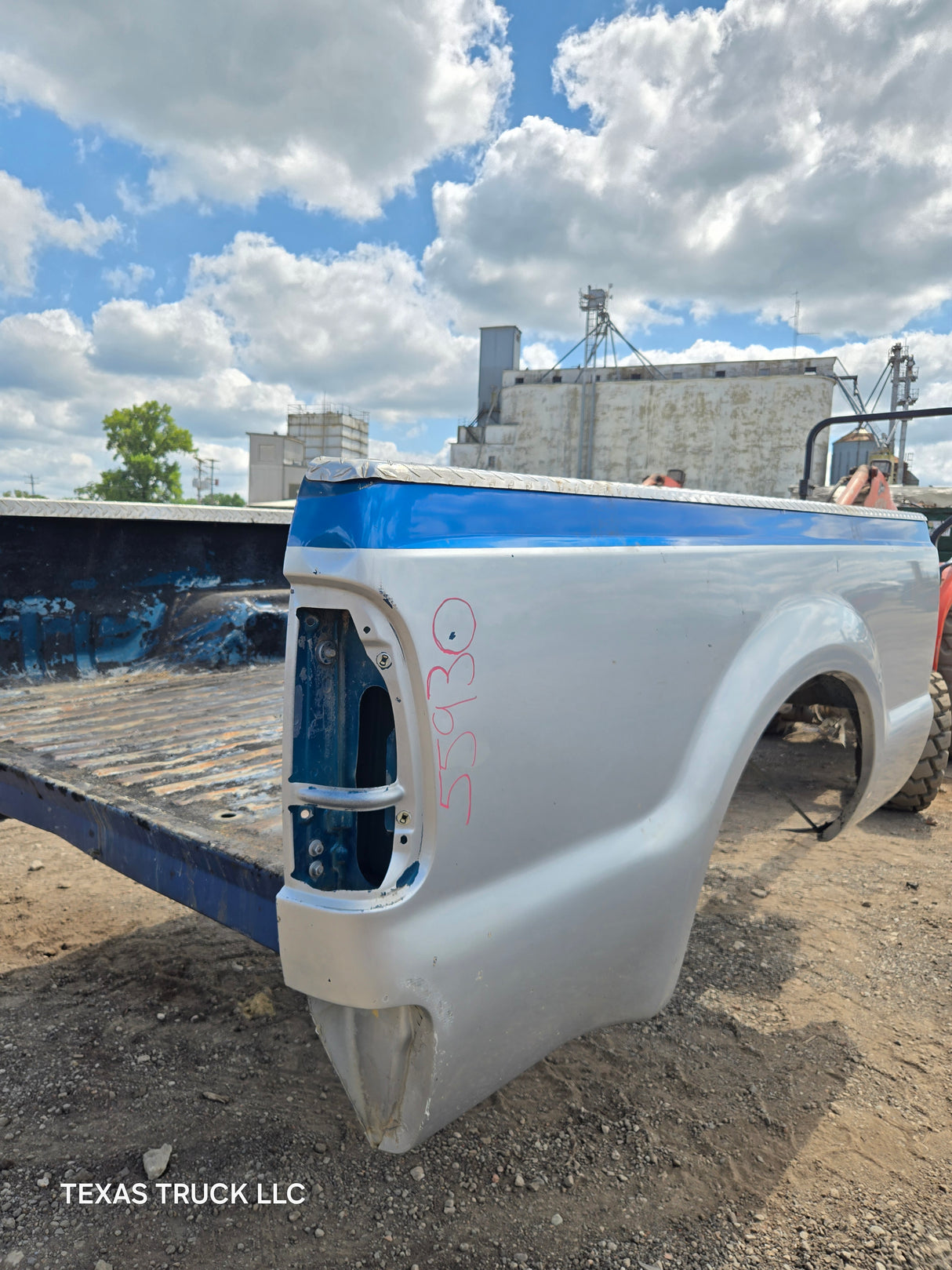 1999-2010 Ford Super Duty F250 F350 6' 9" Short Truck Bed - Silver