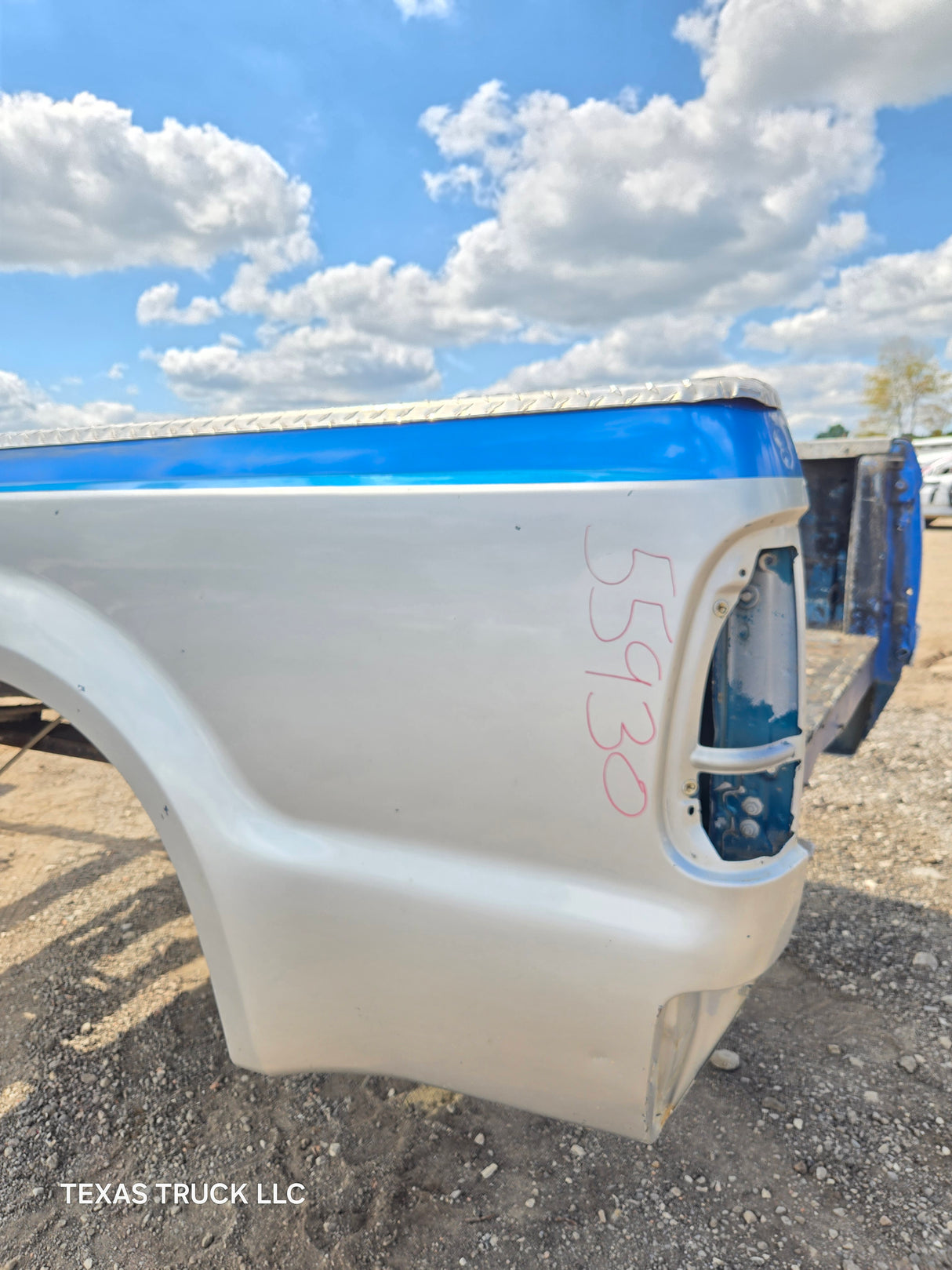 1999-2010 Ford Super Duty F250 F350 6' 9" Short Truck Bed - Silver