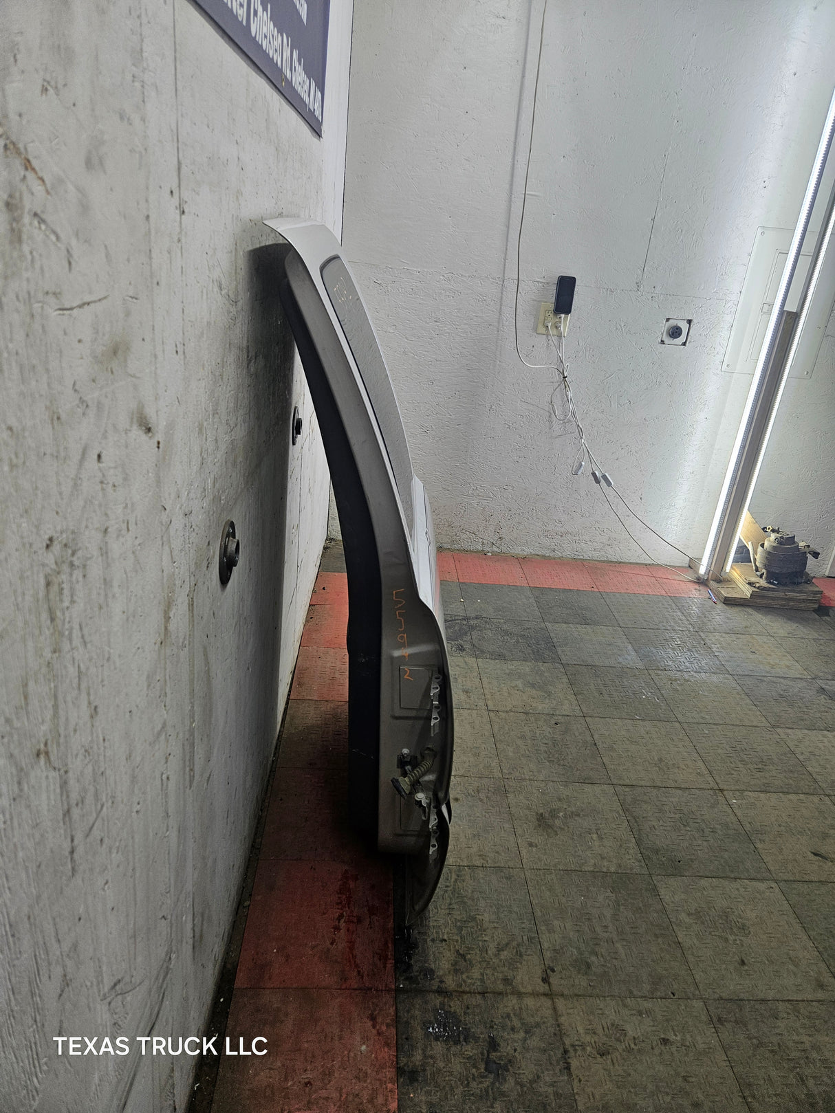 1999-2006 Chevrolet Silverado / GMC Sierra 1500 2500 3500 HD Rear Passenger side Extended Cab rear door - Pewter/Tan