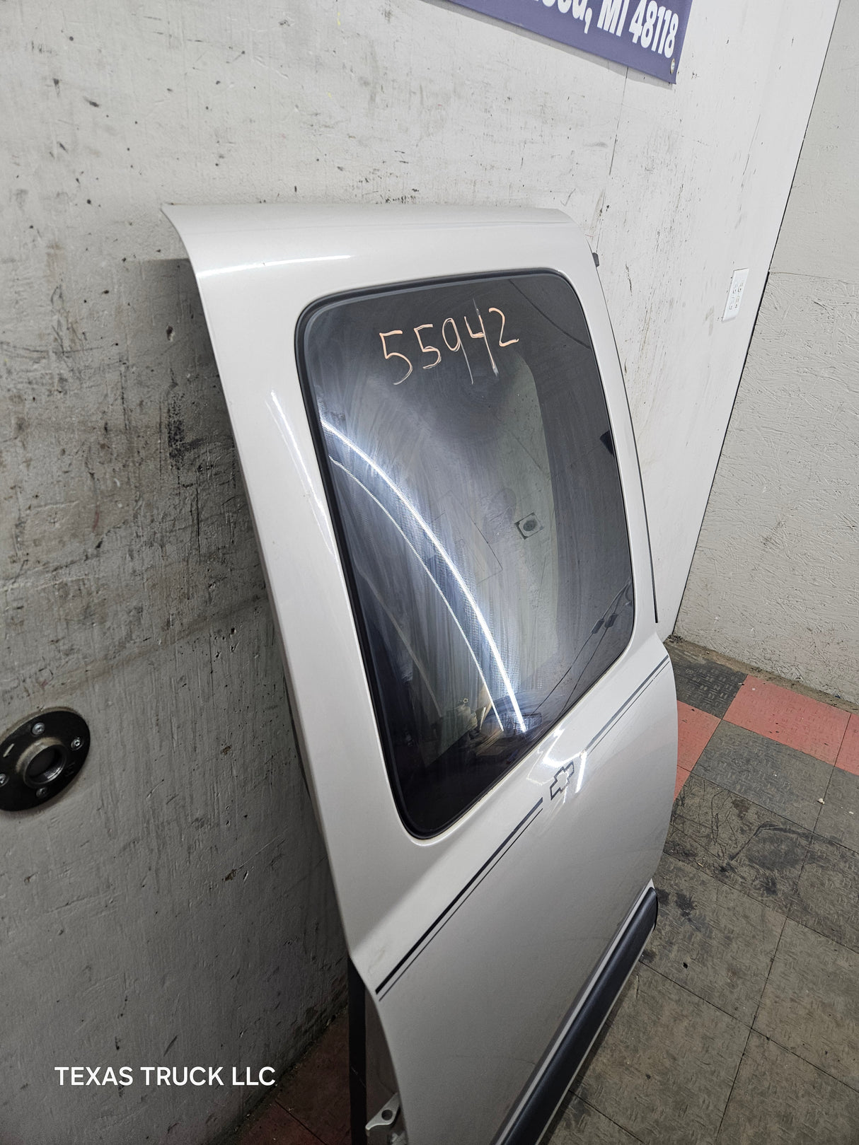 1999-2006 Chevrolet Silverado / GMC Sierra 1500 2500 3500 HD Rear Passenger side Extended Cab rear door - Pewter/Tan