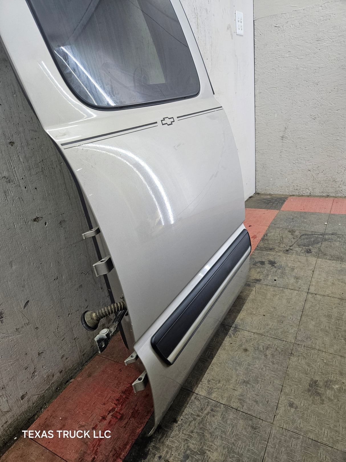 1999-2006 Chevrolet Silverado / GMC Sierra 1500 2500 3500 HD Rear Passenger side Extended Cab rear door - Pewter/Tan