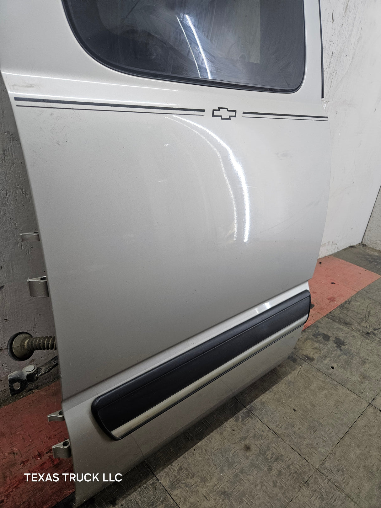 1999-2006 Chevrolet Silverado / GMC Sierra 1500 2500 3500 HD Rear Passenger side Extended Cab rear door - Pewter/Tan