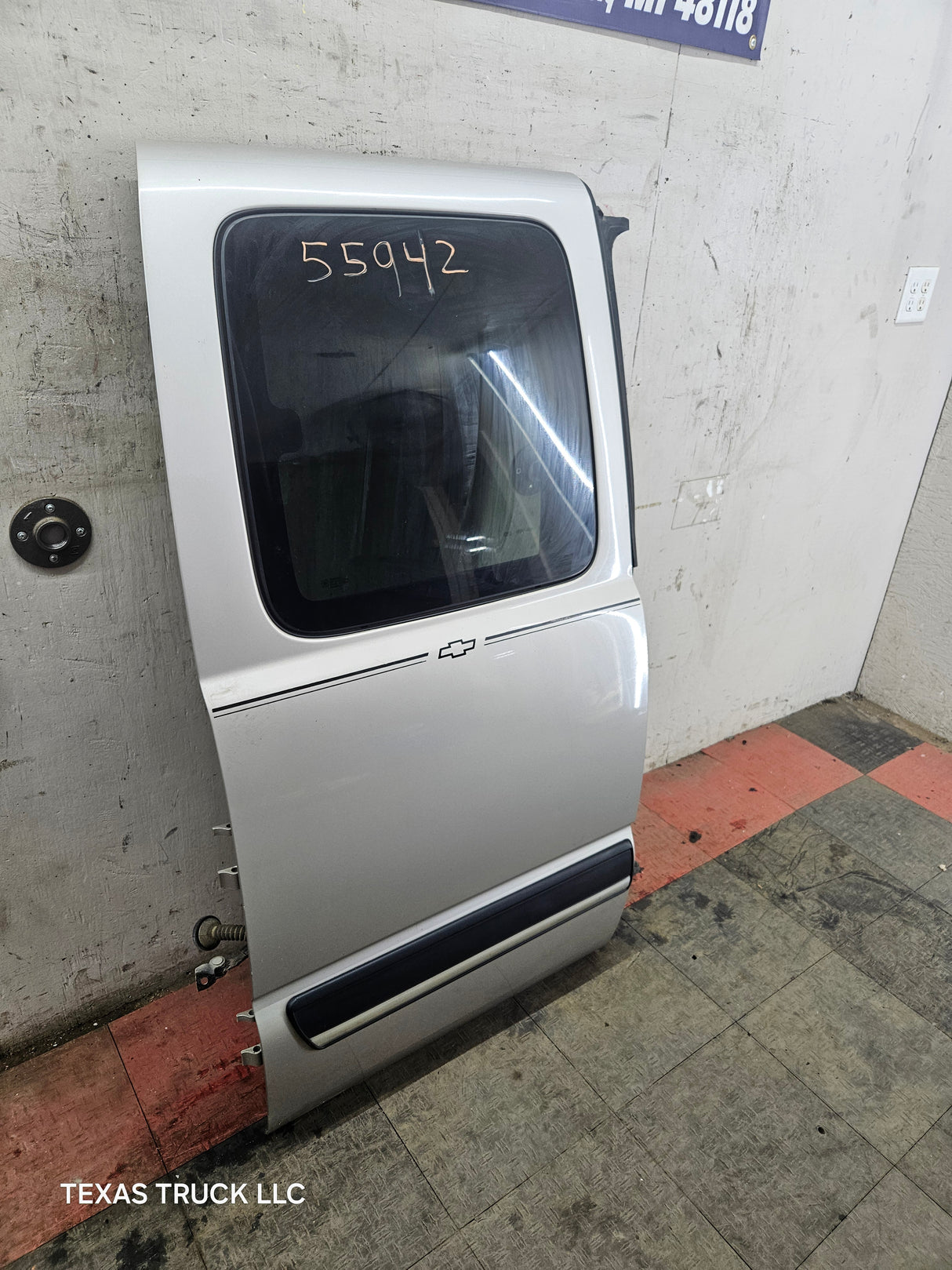 1999-2006 Chevrolet Silverado / GMC Sierra 1500 2500 3500 HD Rear Passenger side Extended Cab rear door - Pewter/Tan