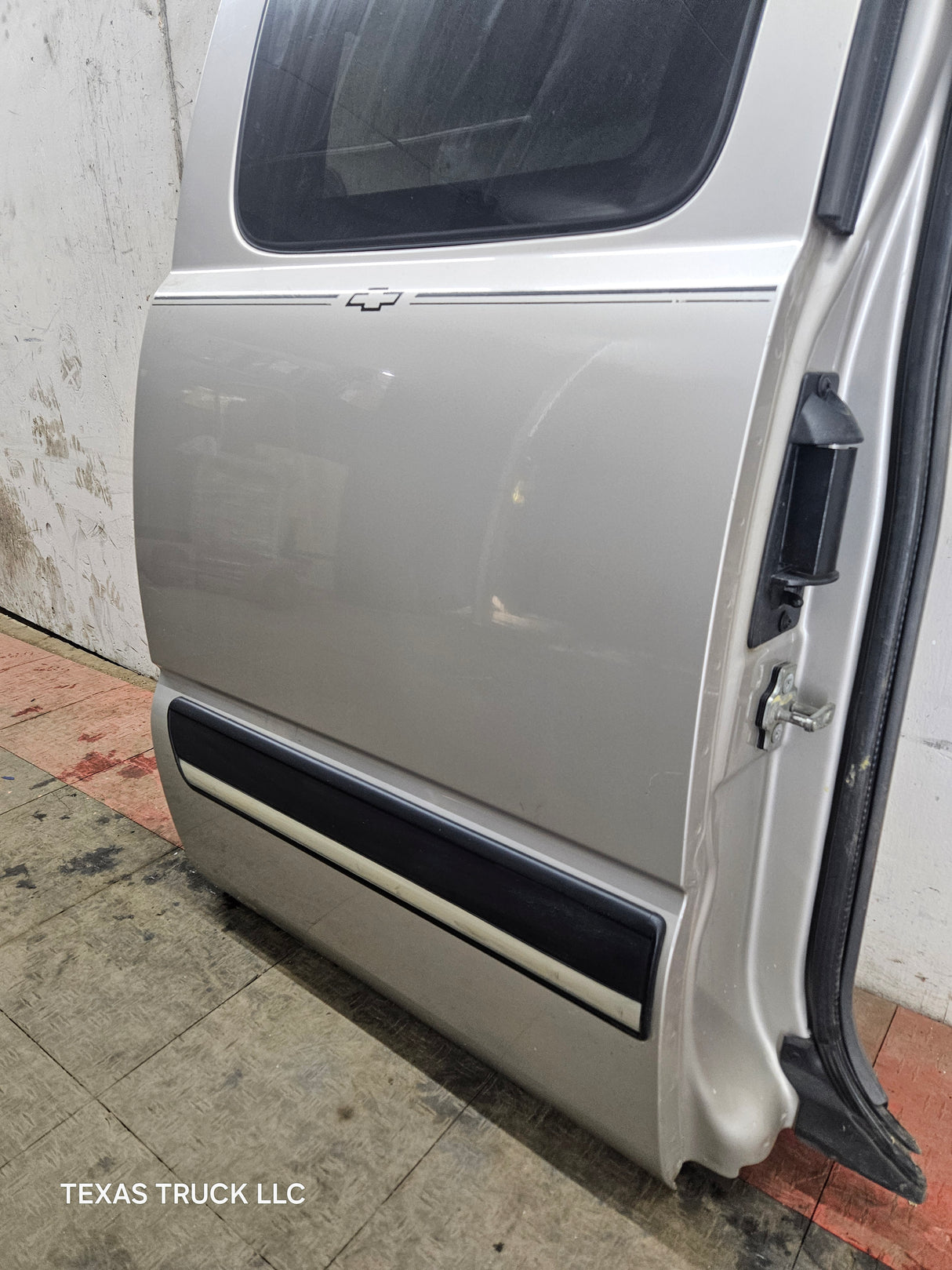 1999-2006 Chevrolet Silverado / GMC Sierra 1500 2500 3500 HD Rear Passenger side Extended Cab rear door - Pewter/Tan