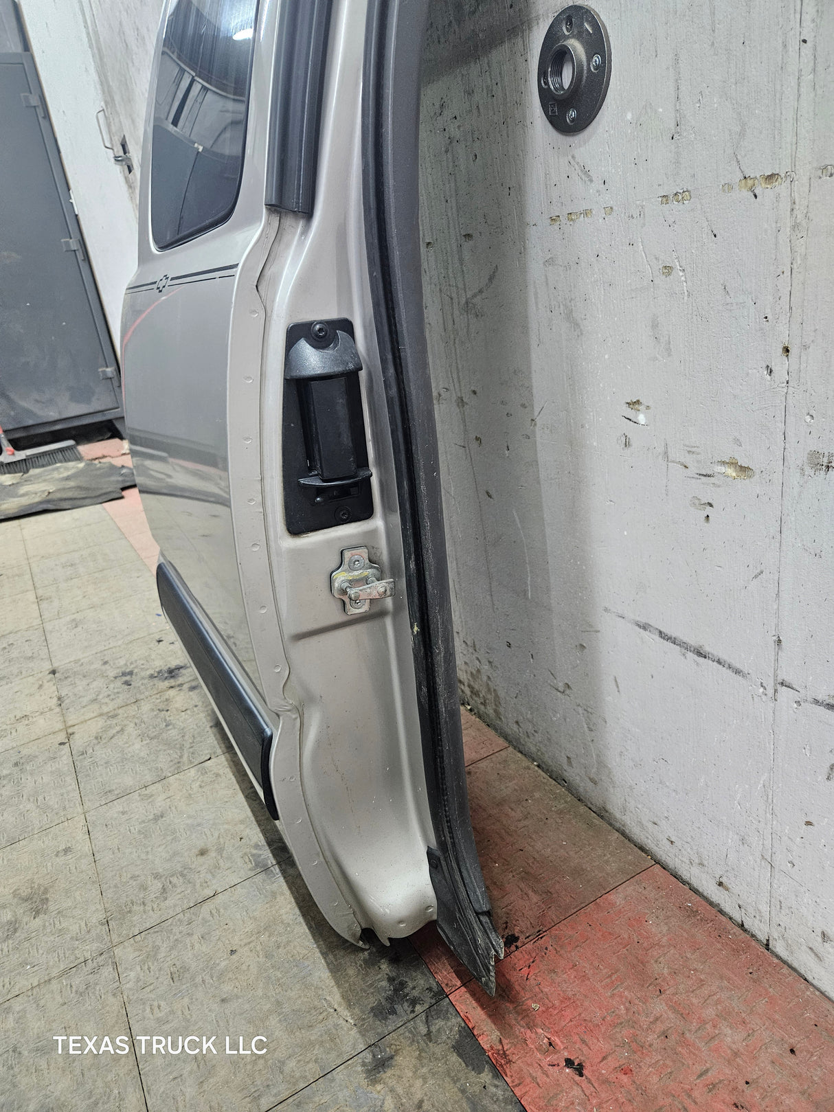 1999-2006 Chevrolet Silverado / GMC Sierra 1500 2500 3500 HD Rear Passenger side Extended Cab rear door - Pewter/Tan