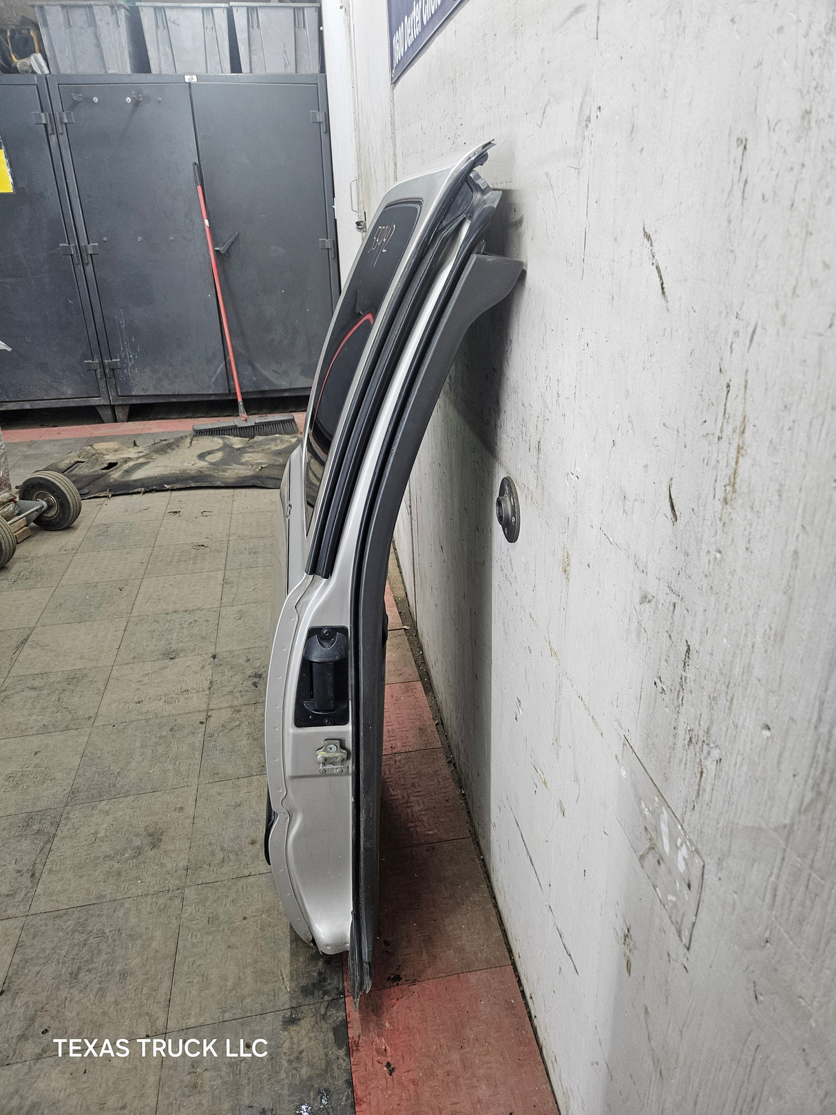 1999-2006 Chevrolet Silverado / GMC Sierra 1500 2500 3500 HD Rear Passenger side Extended Cab rear door - Pewter/Tan