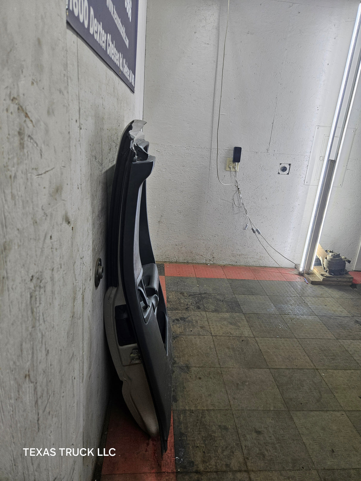 1999-2006 Chevrolet Silverado / GMC Sierra 1500 2500 3500 HD Rear Passenger side Extended Cab rear door - Pewter/Tan