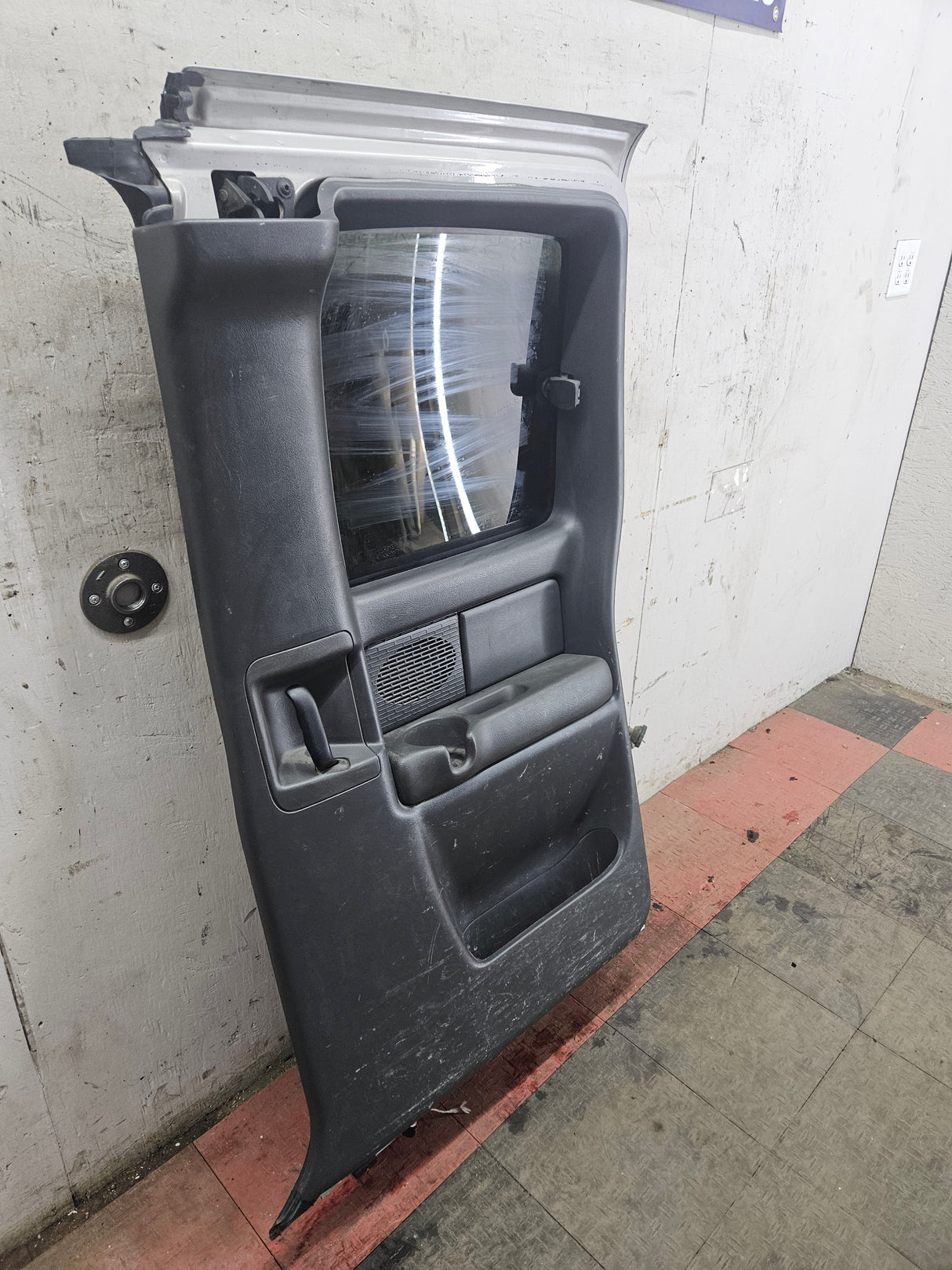 1999-2006 Chevrolet Silverado / GMC Sierra 1500 2500 3500 HD Rear Passenger side Extended Cab rear door - Pewter/Tan