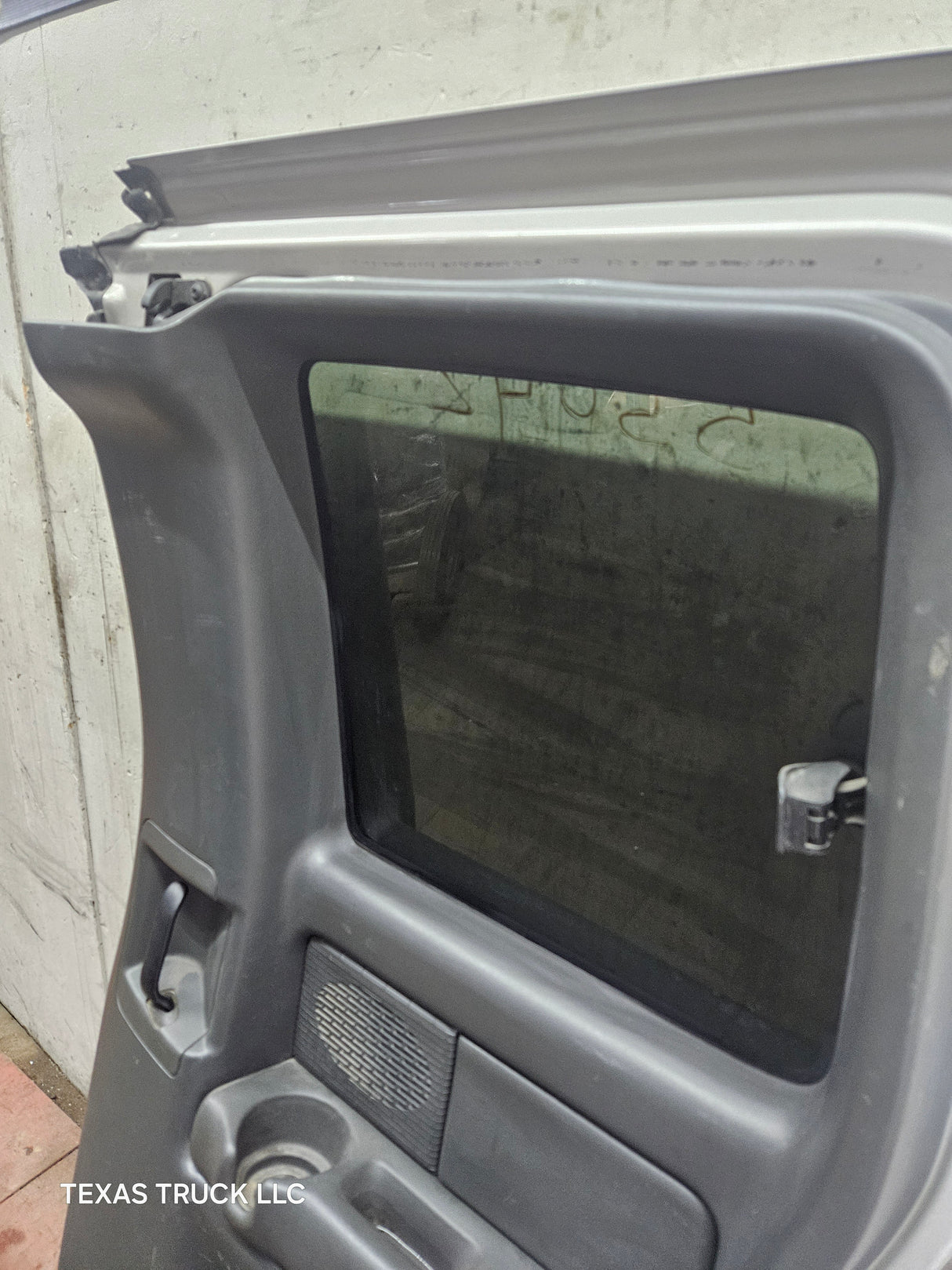 1999-2006 Chevrolet Silverado / GMC Sierra 1500 2500 3500 HD Rear Passenger side Extended Cab rear door - Pewter/Tan