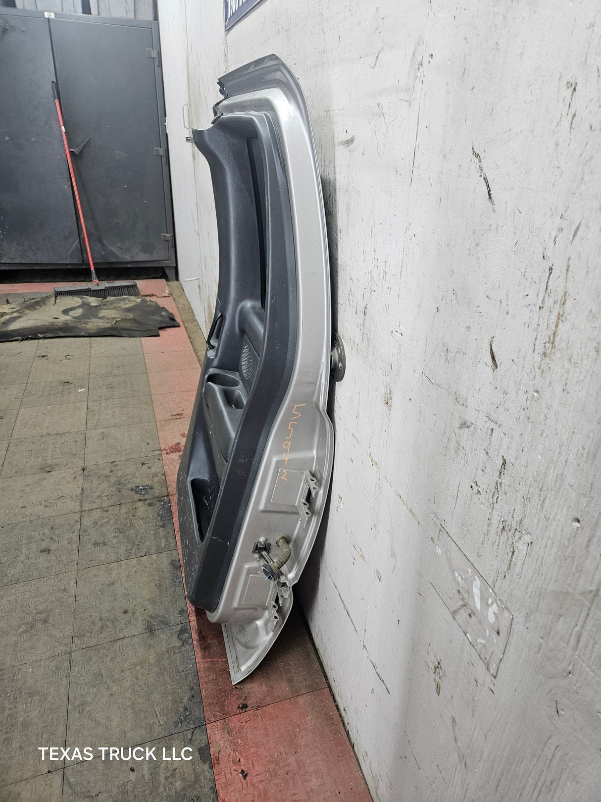 1999-2006 Chevrolet Silverado / GMC Sierra 1500 2500 3500 HD Rear Passenger side Extended Cab rear door - Pewter/Tan