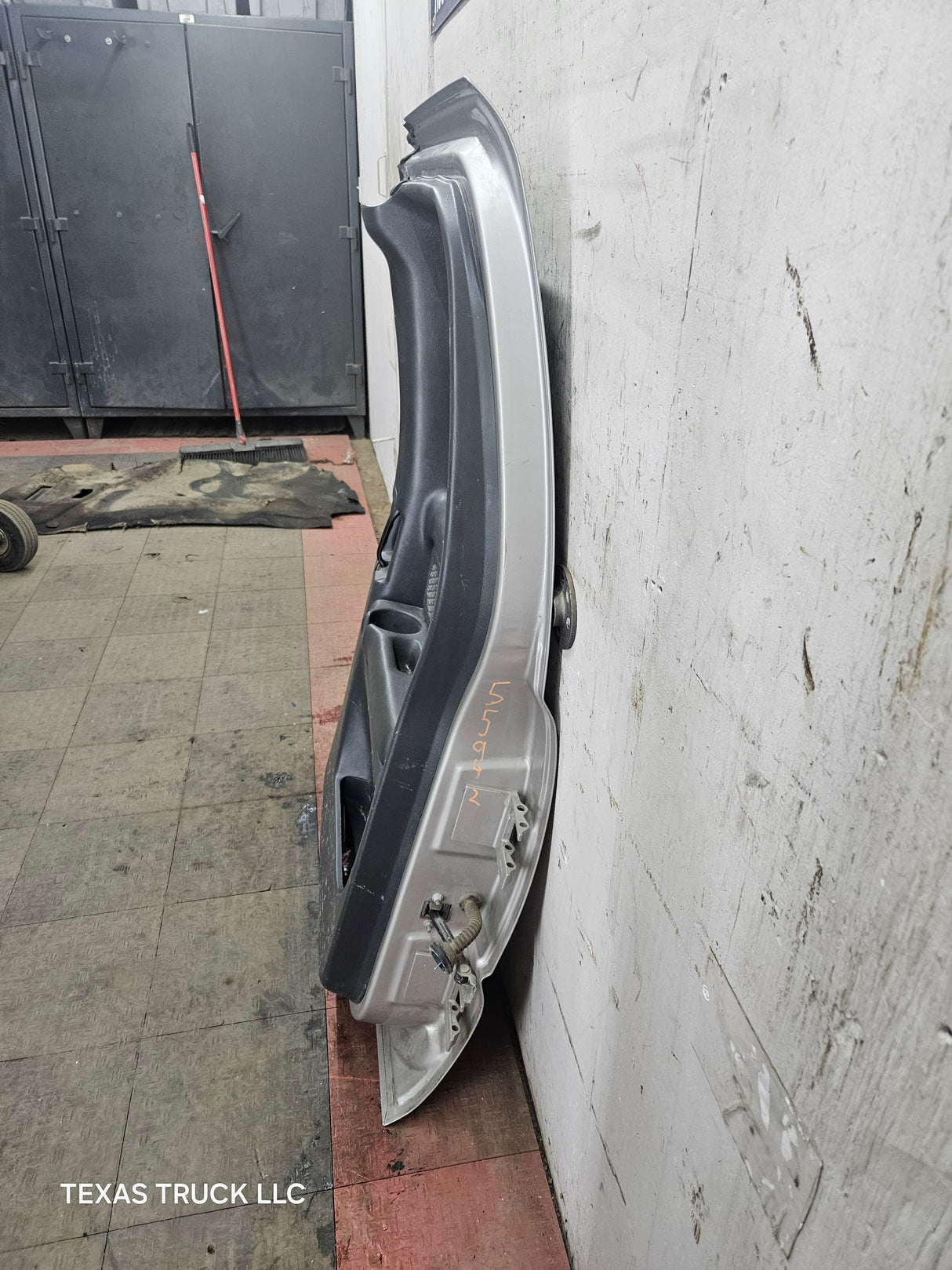 1999-2006 Chevrolet Silverado / GMC Sierra 1500 2500 3500 HD Rear Passenger side Extended Cab rear door - Pewter/Tan