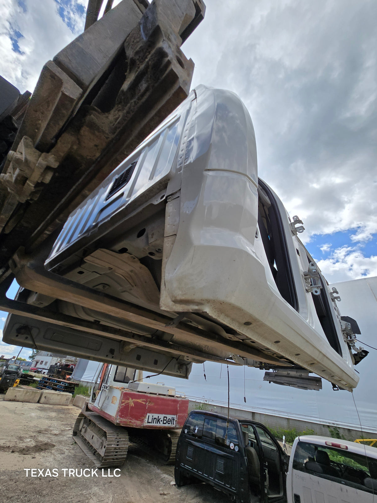 2009-2018 Dodge Ram 1500 4th Gen Quad Cab Cab - White