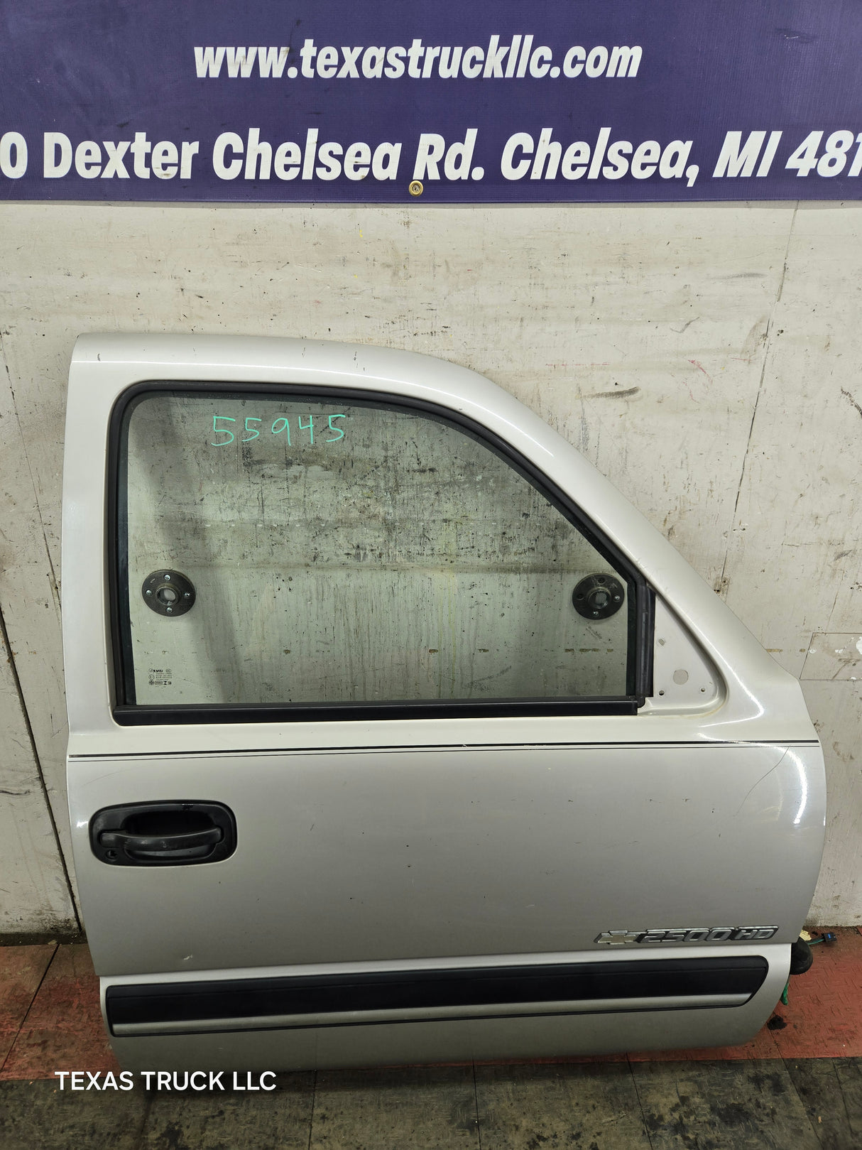 1999-2006 Chevrolet Silverado / GMC Sierra 1500 2500 3500 HD Front Passenger Side Door RH - Pewter/Tan