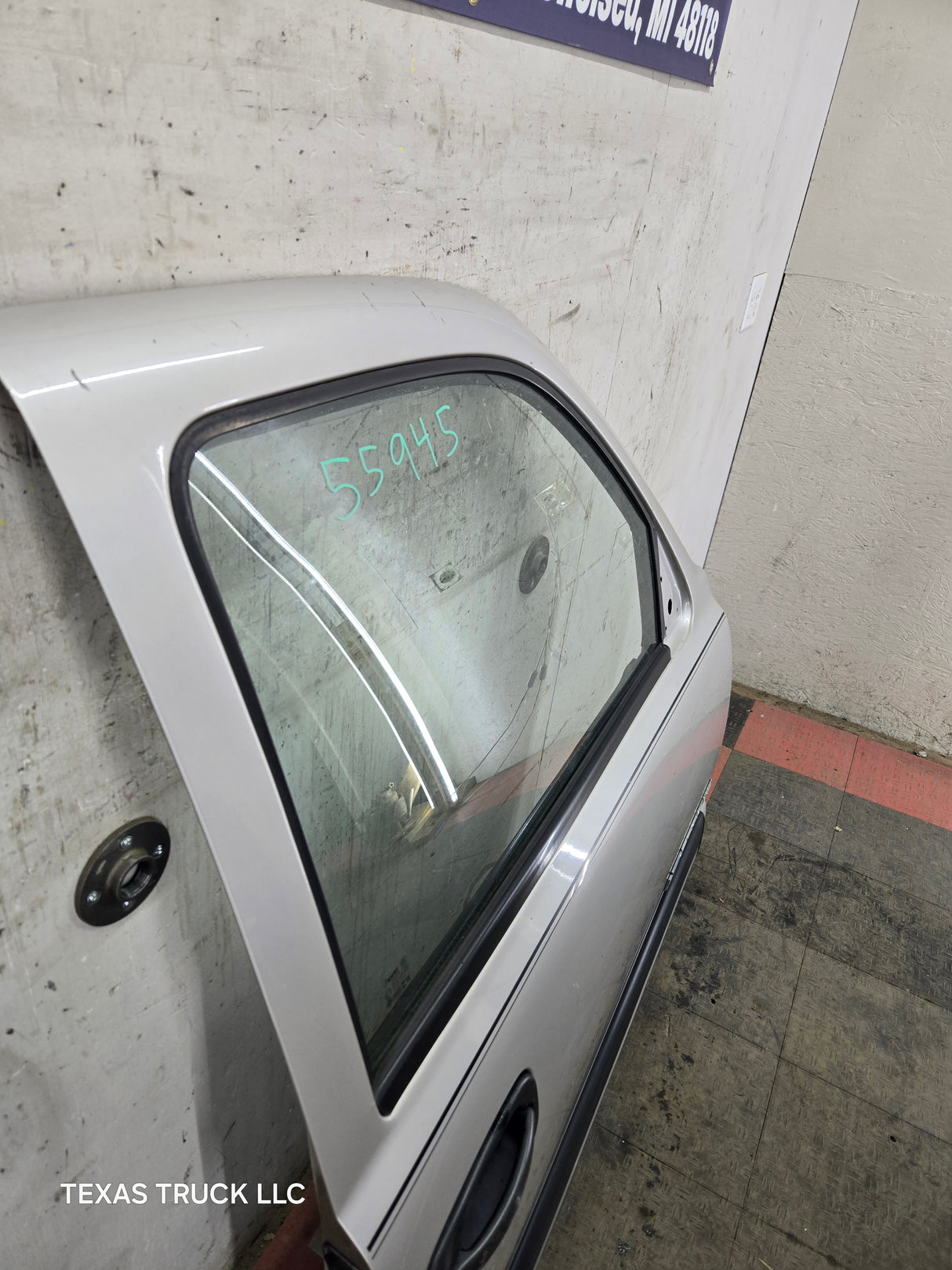 1999-2006 Chevrolet Silverado / GMC Sierra 1500 2500 3500 HD Front Passenger Side Door RH - Pewter/Tan