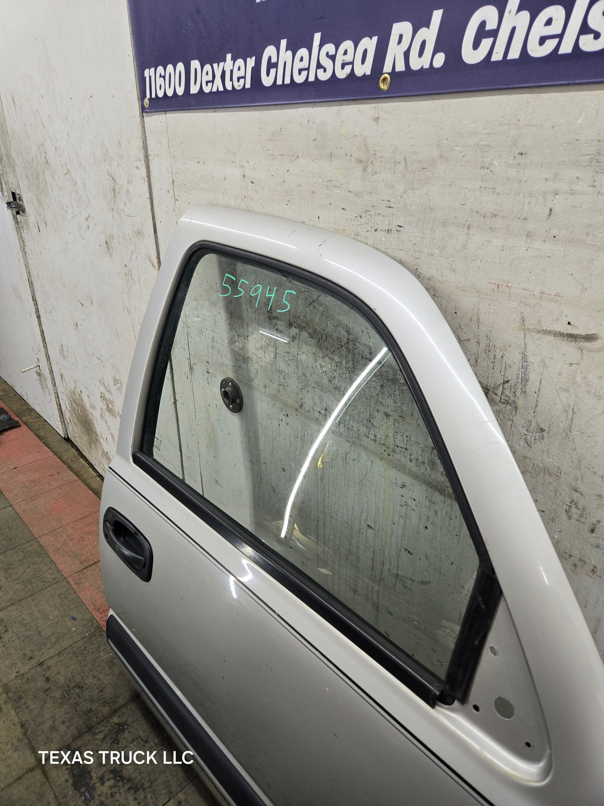 1999-2006 Chevrolet Silverado / GMC Sierra 1500 2500 3500 HD Front Passenger Side Door RH - Pewter/Tan