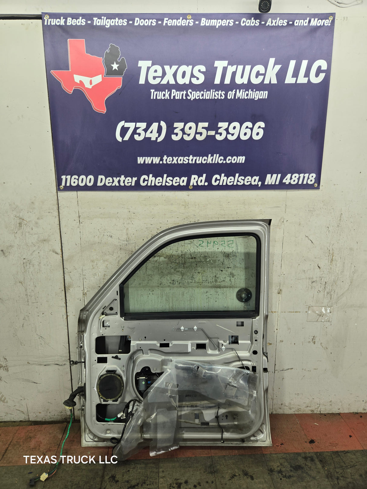 1999-2006 Chevrolet Silverado / GMC Sierra 1500 2500 3500 HD Front Passenger Side Door RH - Pewter/Tan