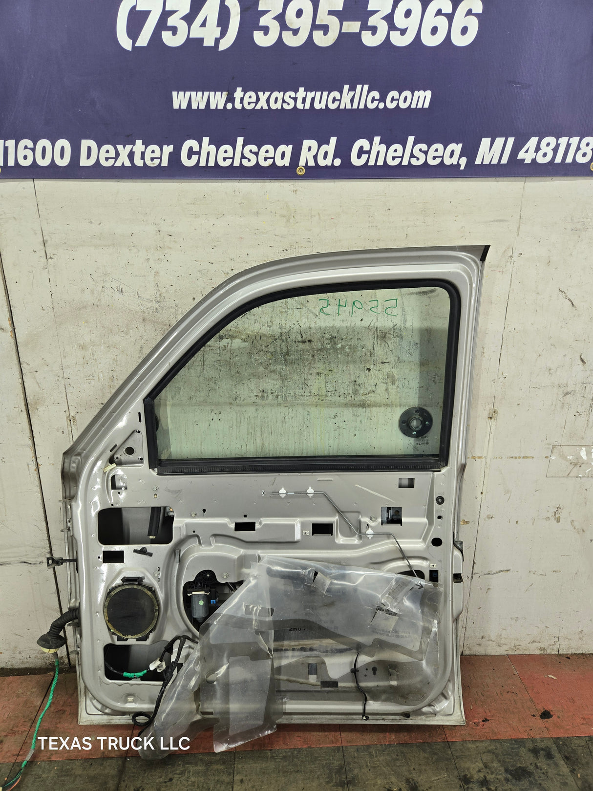 1999-2006 Chevrolet Silverado / GMC Sierra 1500 2500 3500 HD Front Passenger Side Door RH - Pewter/Tan