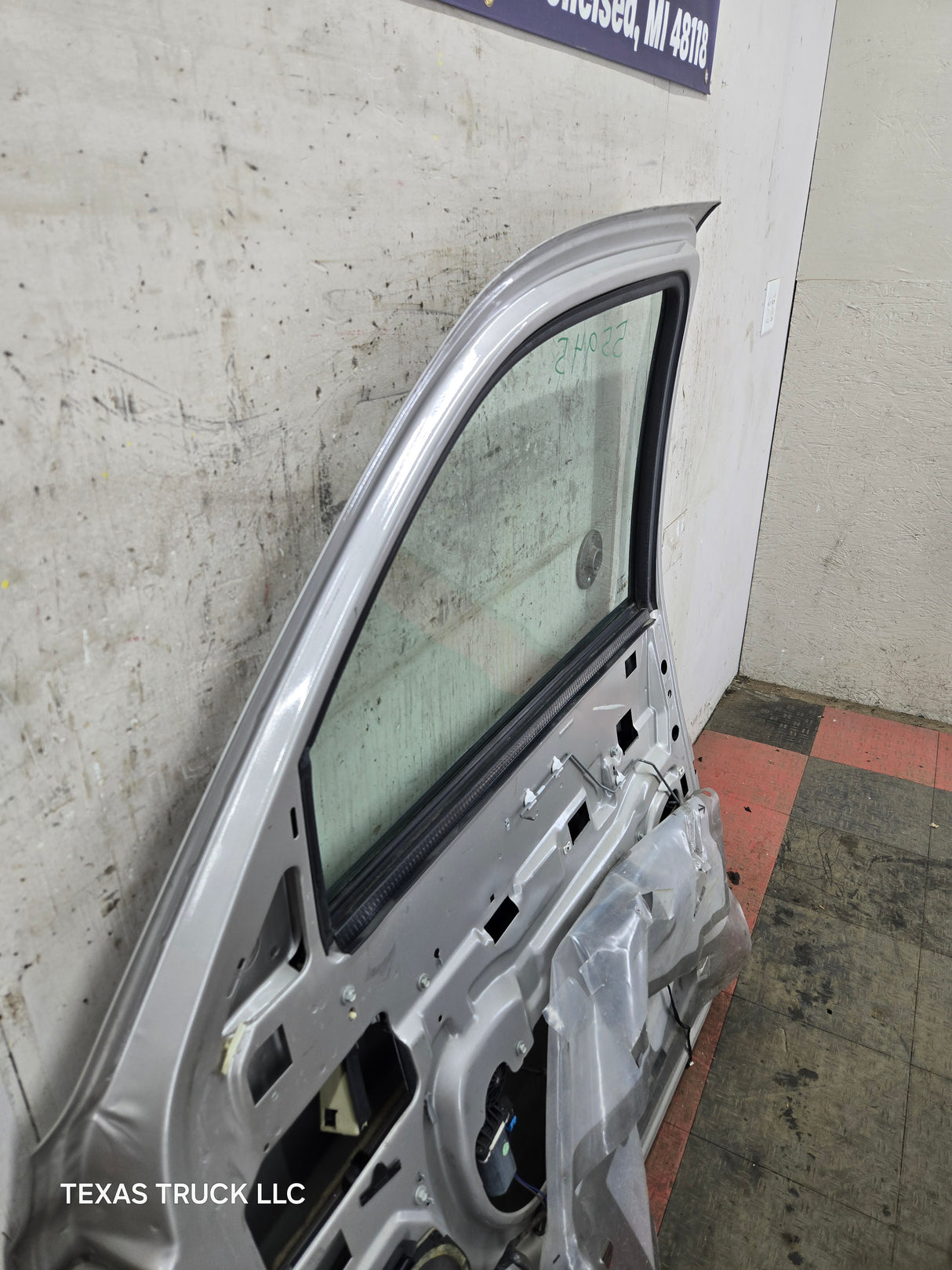 1999-2006 Chevrolet Silverado / GMC Sierra 1500 2500 3500 HD Front Passenger Side Door RH - Pewter/Tan