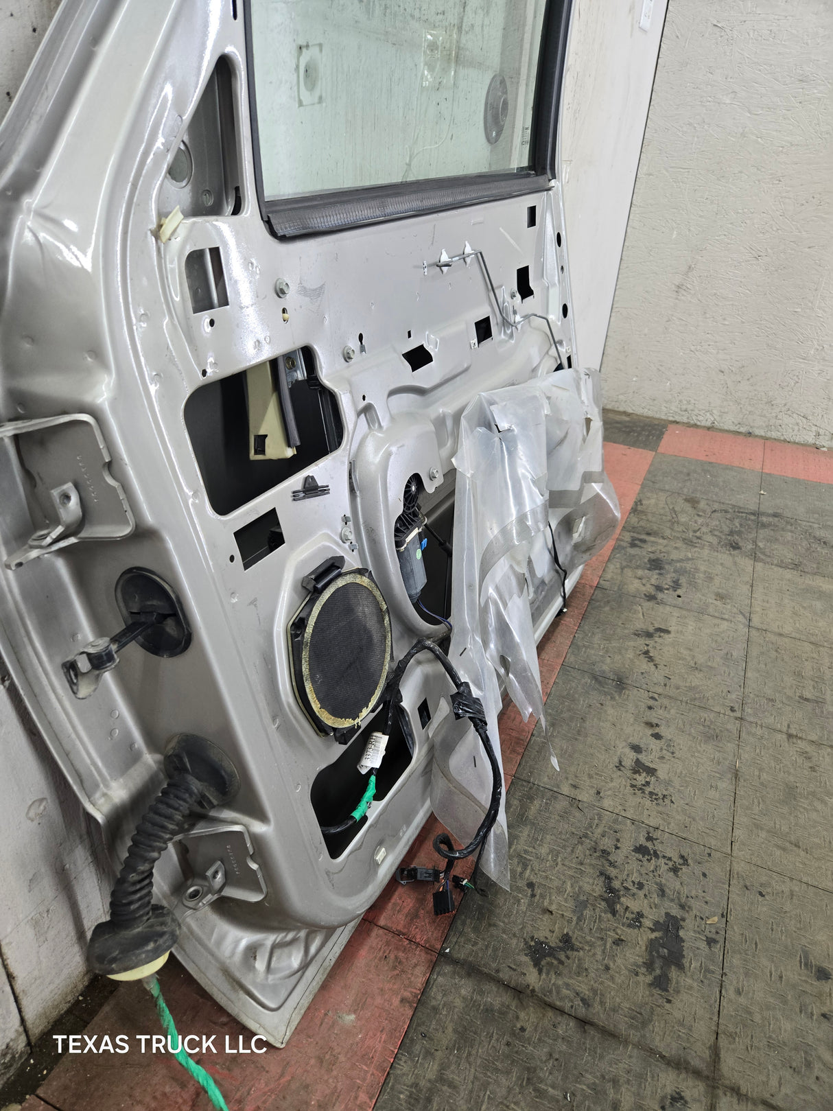 1999-2006 Chevrolet Silverado / GMC Sierra 1500 2500 3500 HD Front Passenger Side Door RH - Pewter/Tan