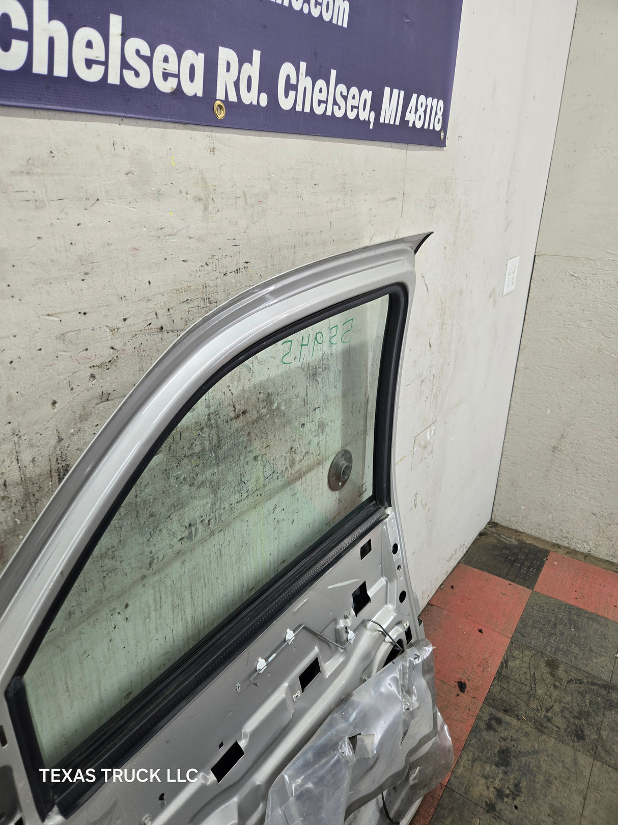 1999-2006 Chevrolet Silverado / GMC Sierra 1500 2500 3500 HD Front Passenger Side Door RH - Pewter/Tan