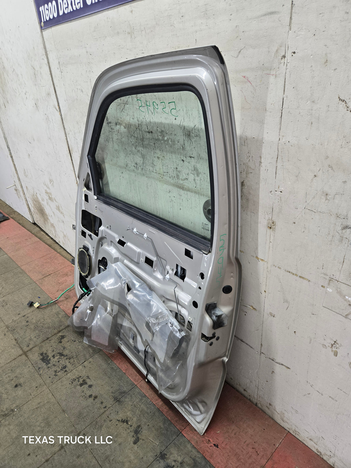 1999-2006 Chevrolet Silverado / GMC Sierra 1500 2500 3500 HD Front Passenger Side Door RH - Pewter/Tan